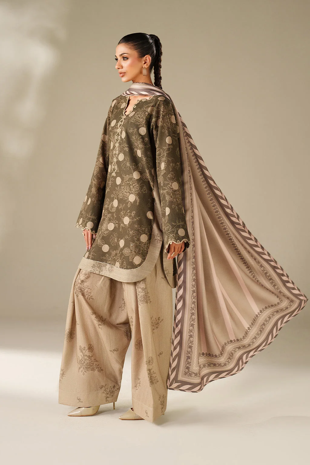 UE-565 Printed Khaddar - Image 2