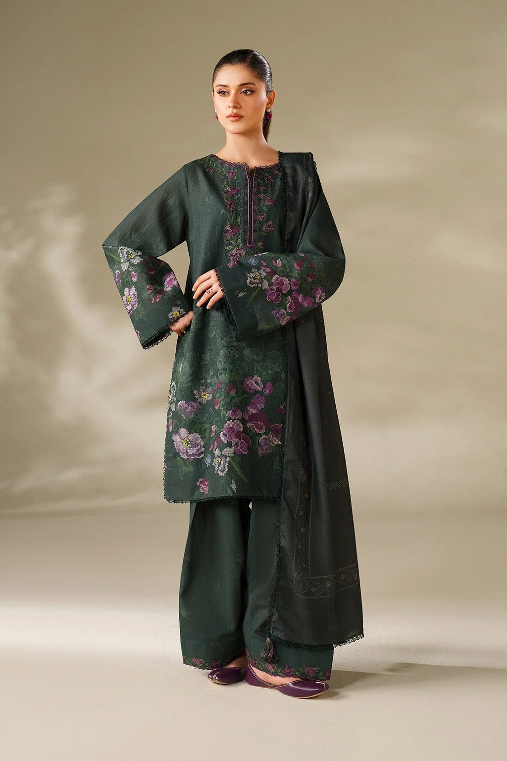 UE-567 Printed Khaddar - Image 5
