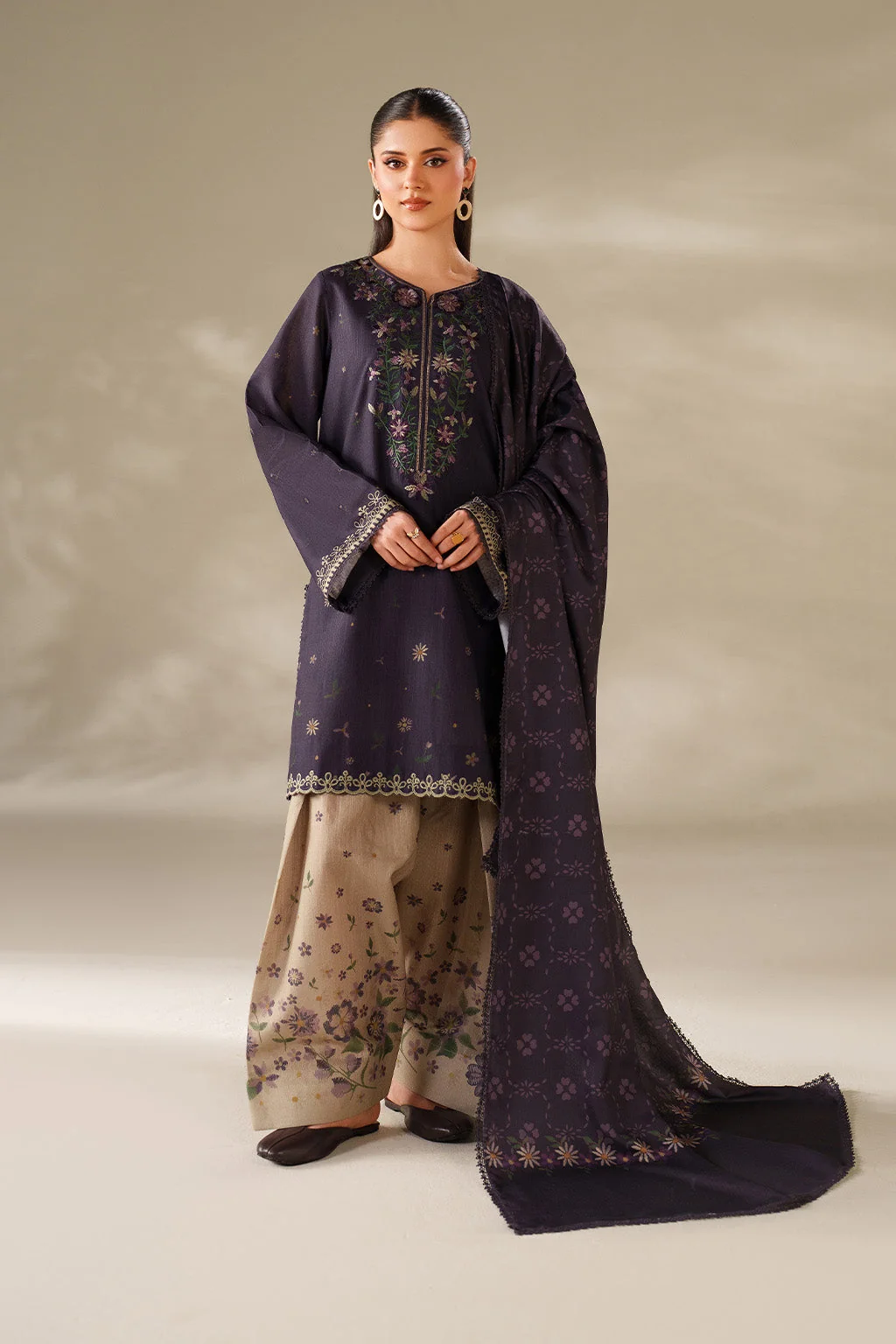 UE-568 Printed Khaddar - Image 2