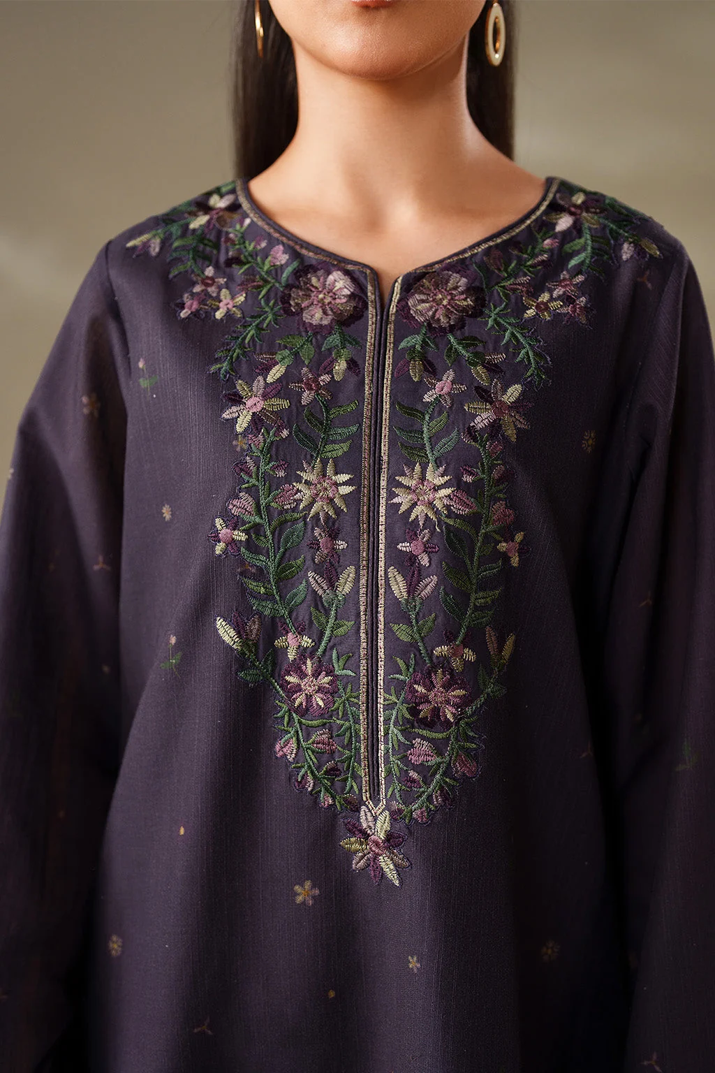 UE-568 Printed Khaddar - Image 4