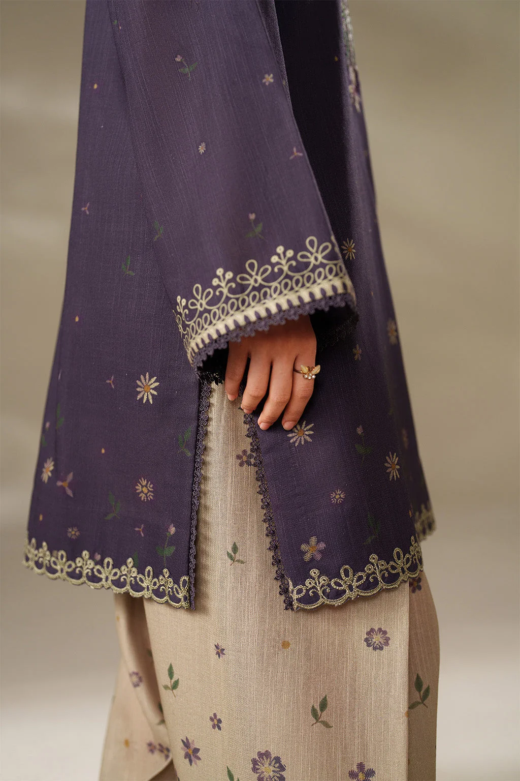 UE-568 Printed Khaddar - Image 6