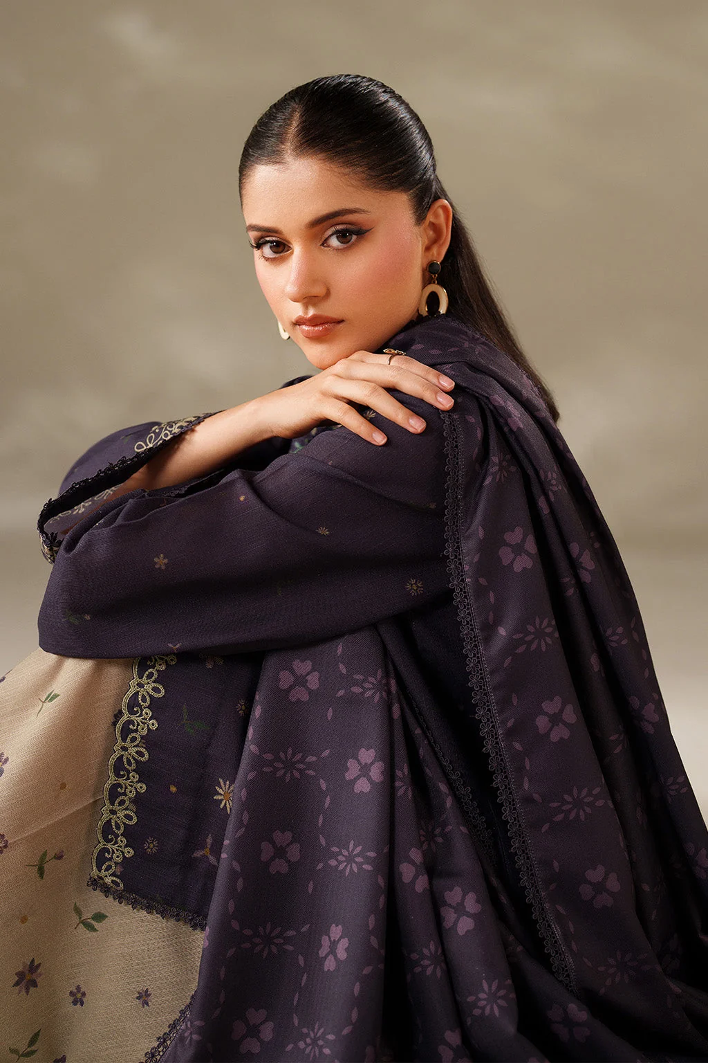 UE-568 Printed Khaddar - Image 9