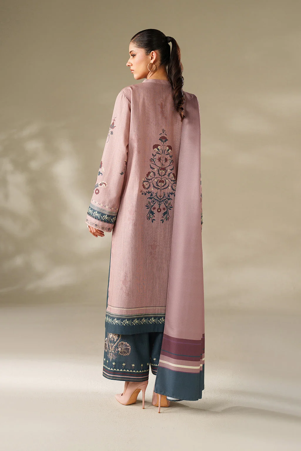 UE-569 Printed Khaddar - Image 3