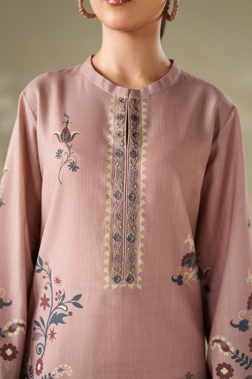 UE-569 Printed Khaddar - Image 4