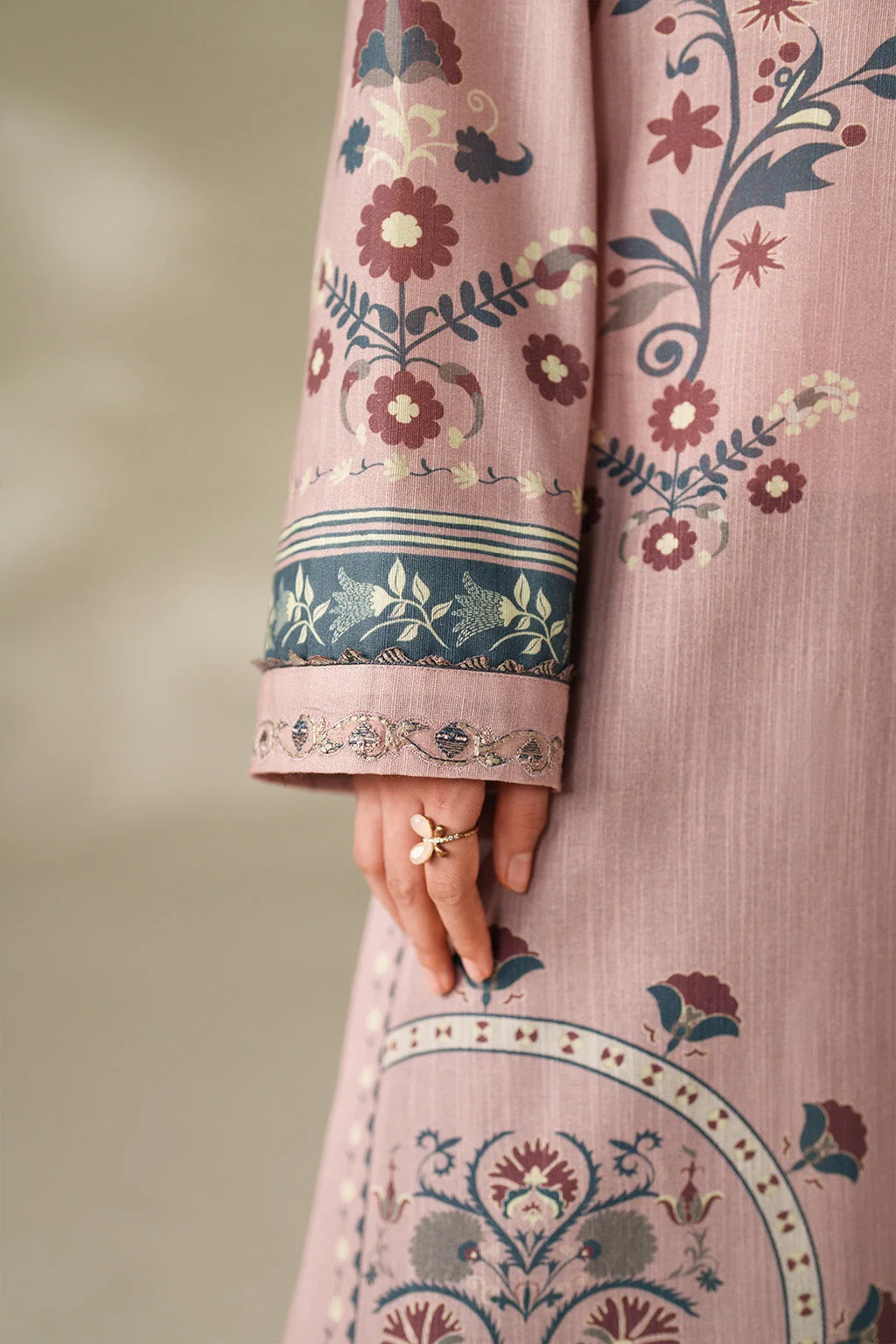 UE-569 Printed Khaddar - Image 6