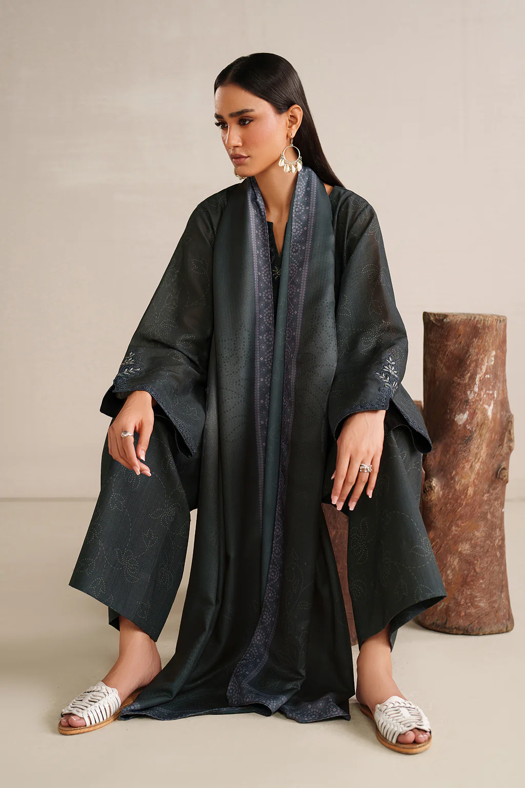 UE-572 Printed Khaddar - Image 5