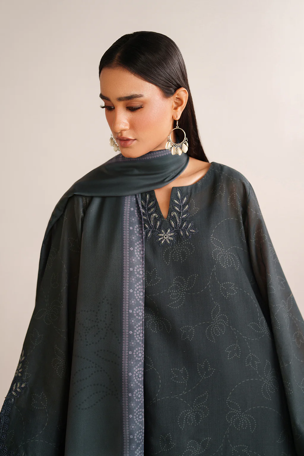 UE-572 Printed Khaddar - Image 7