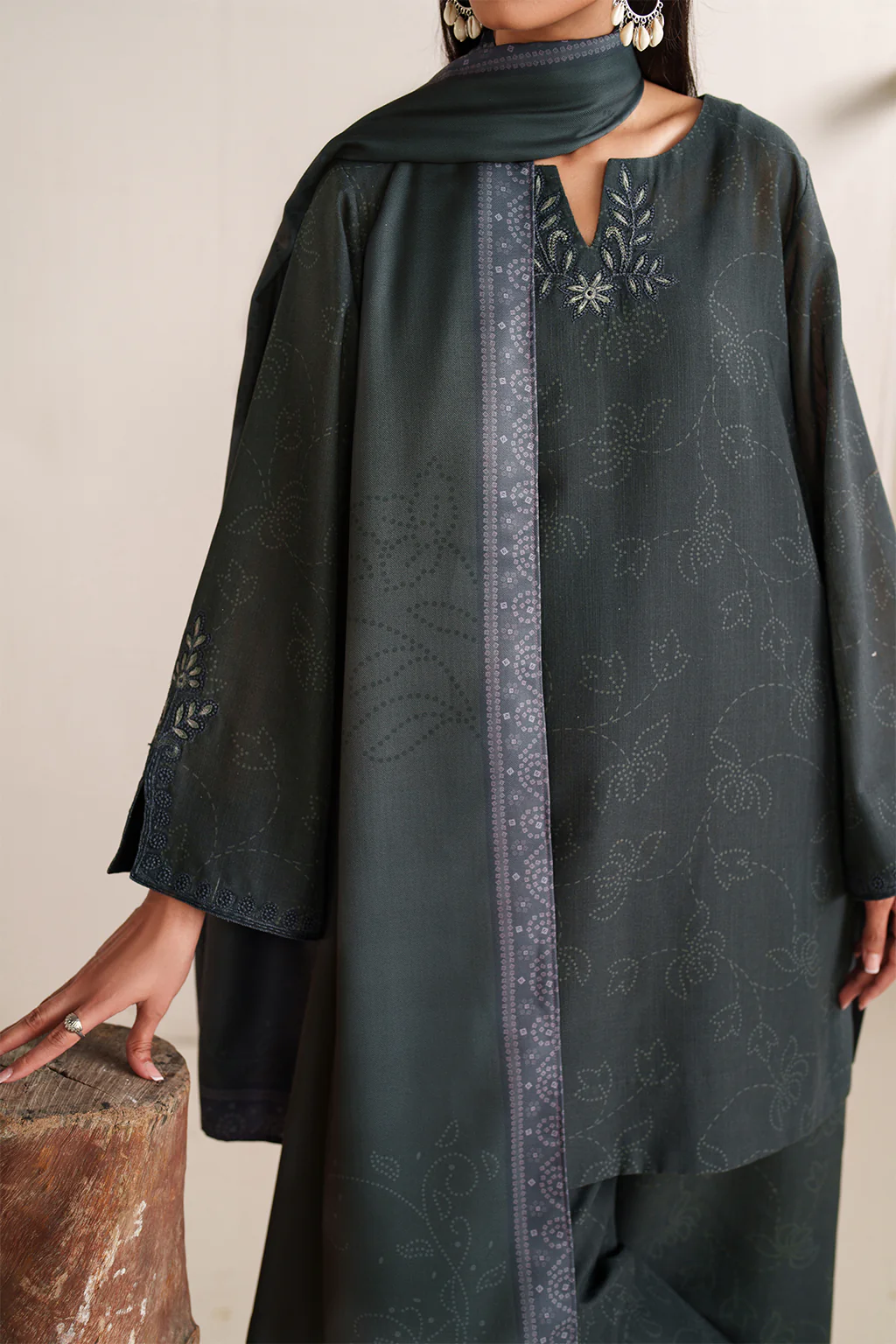UE-572 Printed Khaddar - Image 8