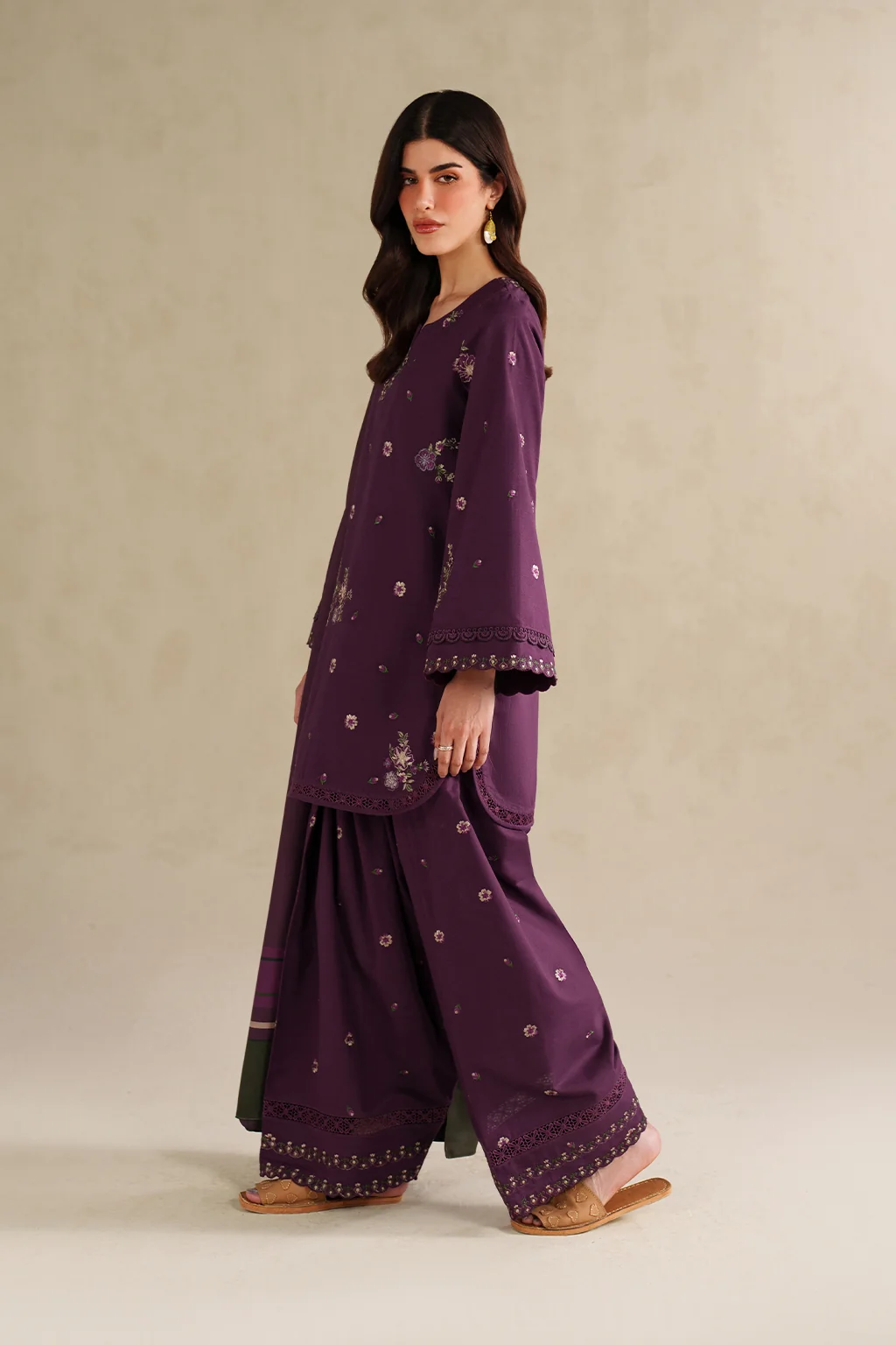 UE-576 Embroidered Khaddar - Image 11