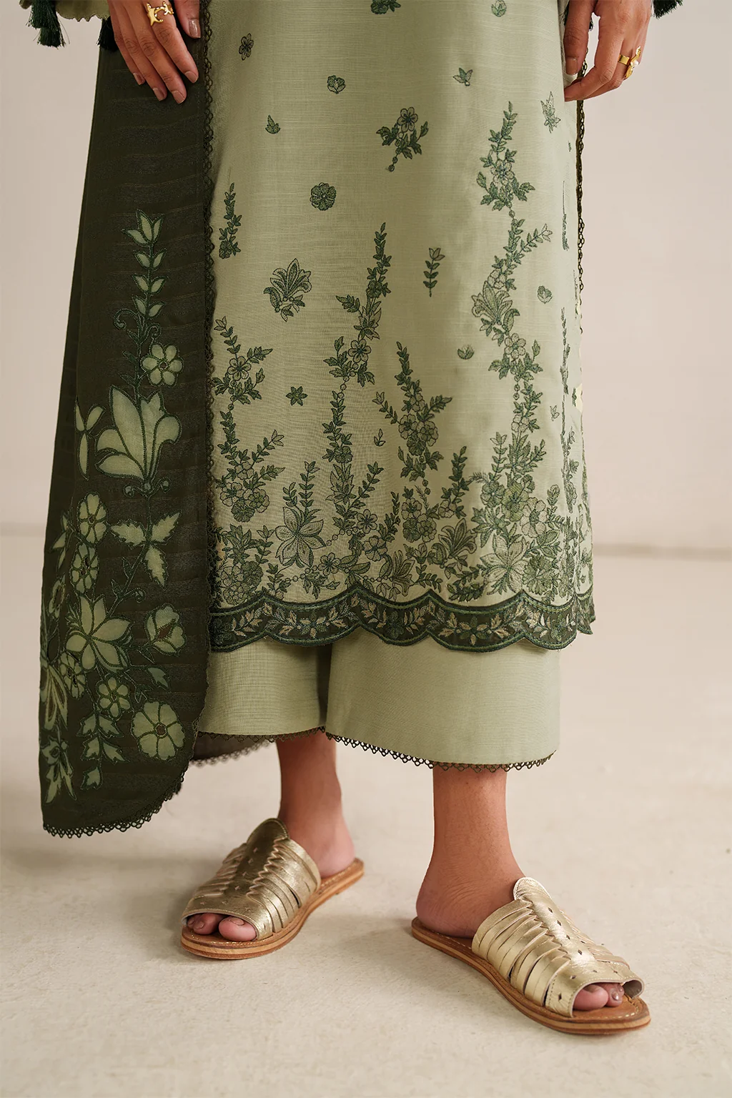 UE-578 Embroidered Khaddar - Image 2