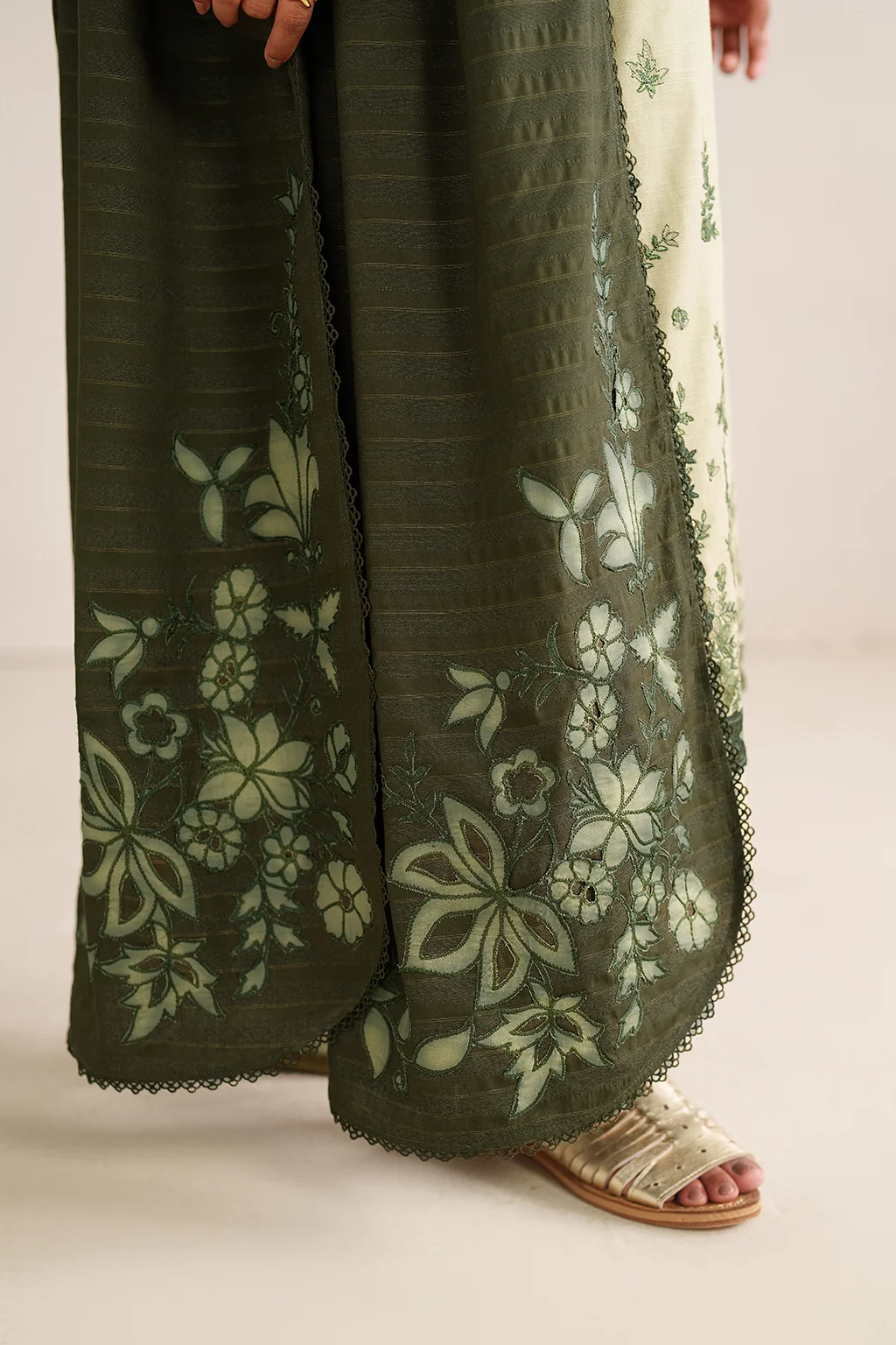 UE-578 Embroidered Khaddar - Image 6