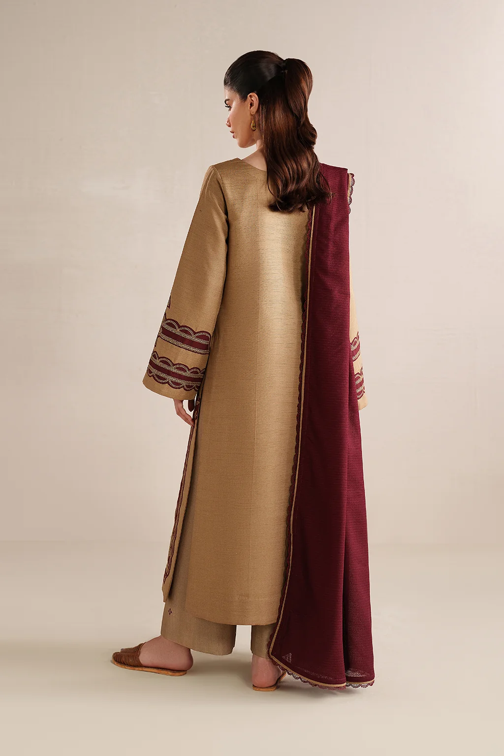 UE-583 Embroidered Khaddar - Image 8