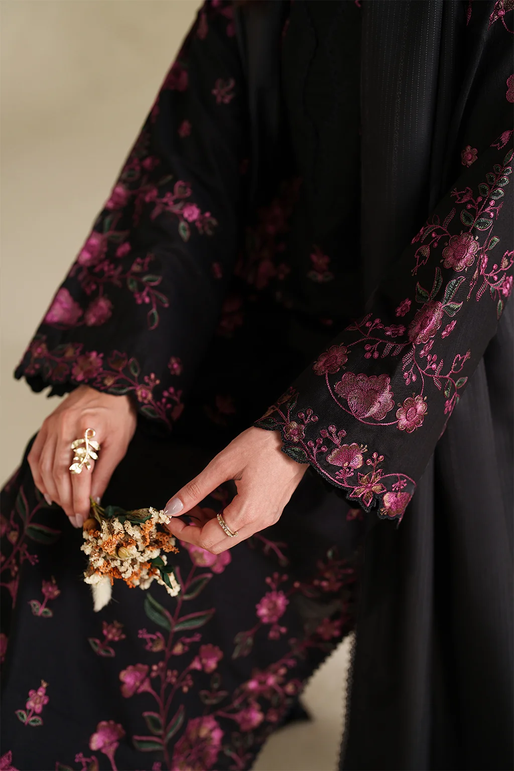 UE-585 Embroidered Khaddar - Image 8