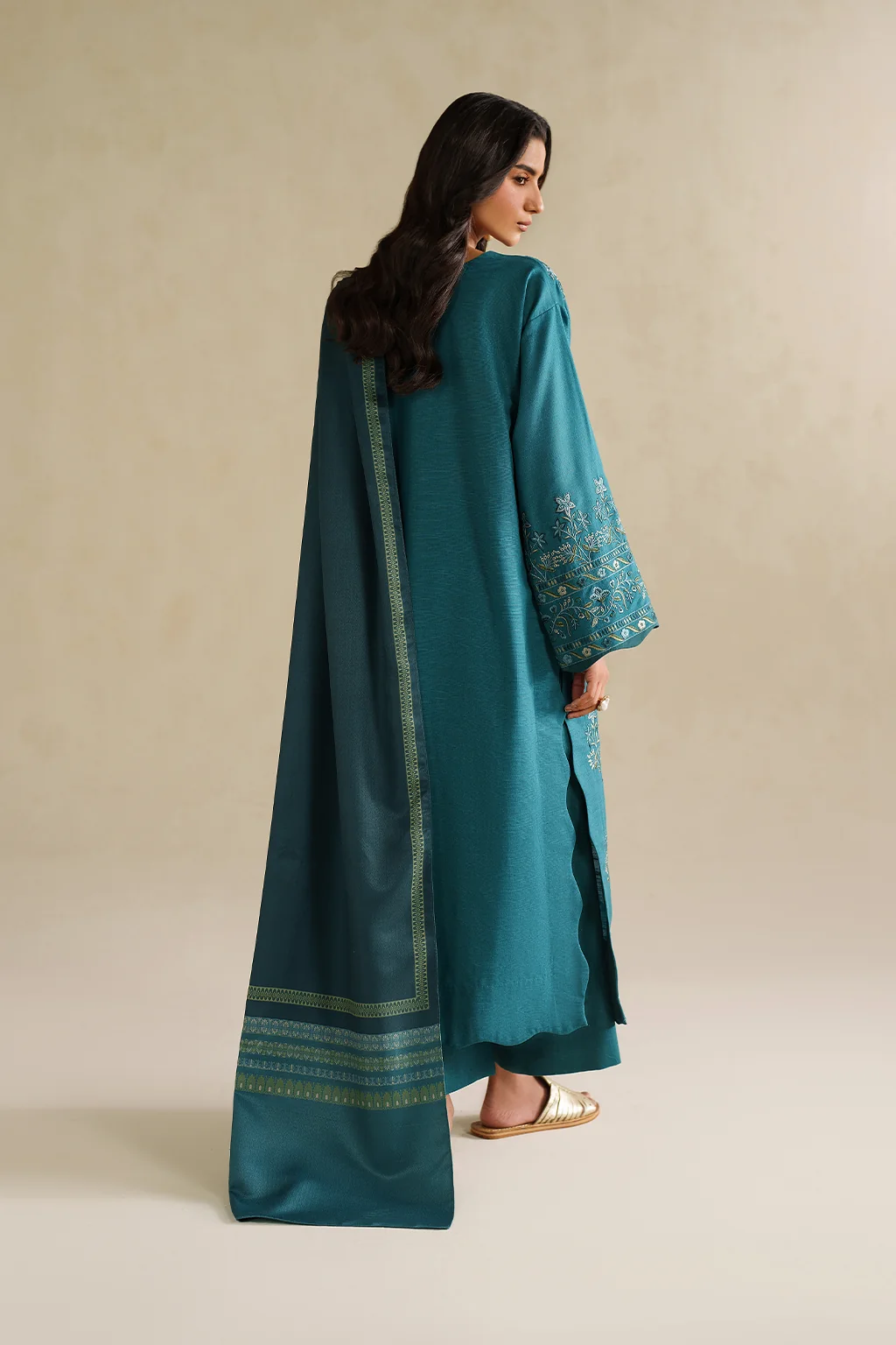 UE-587 Embroidered Khaddar - Image 3