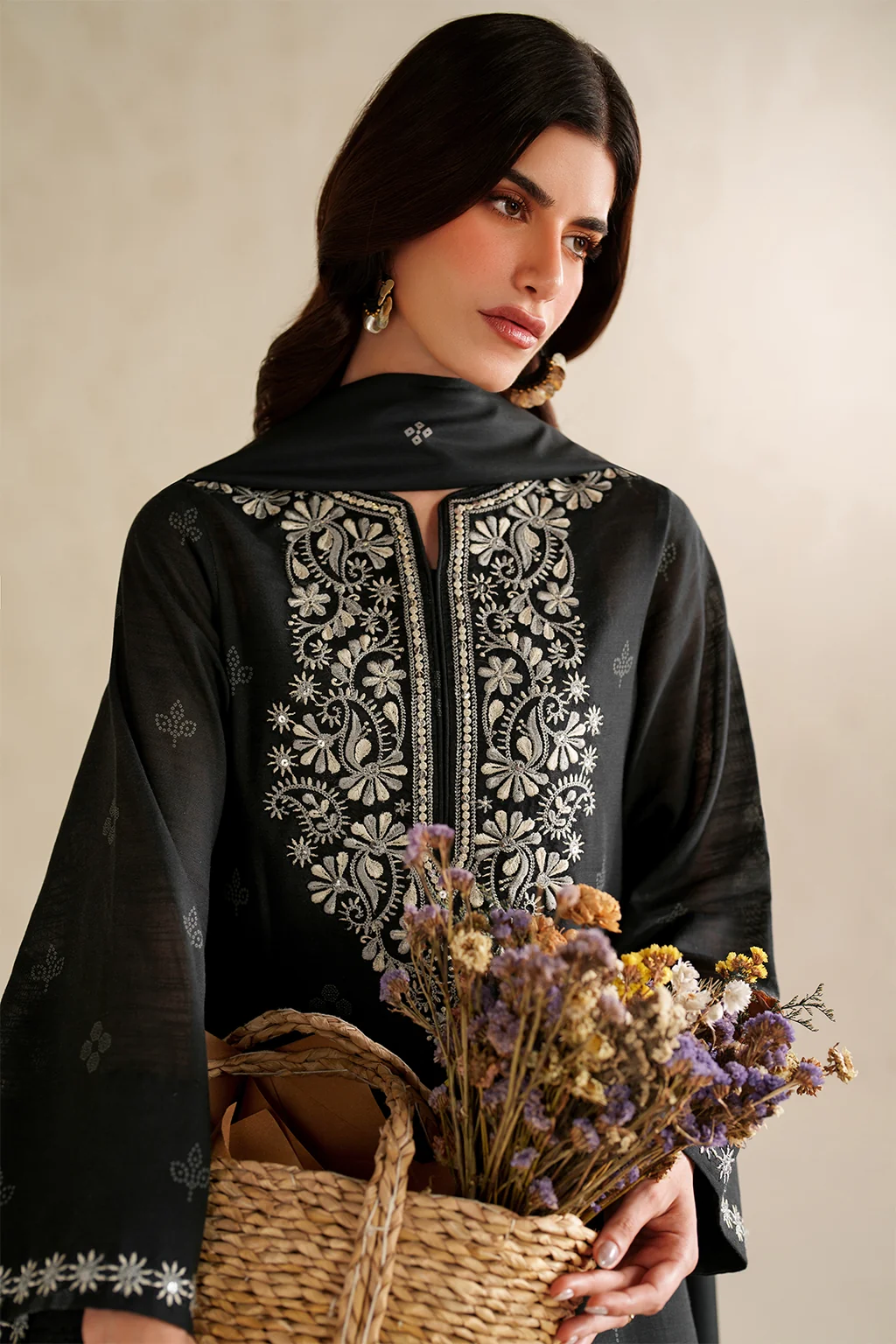 UE-591 Printed Khaddar - Image 10