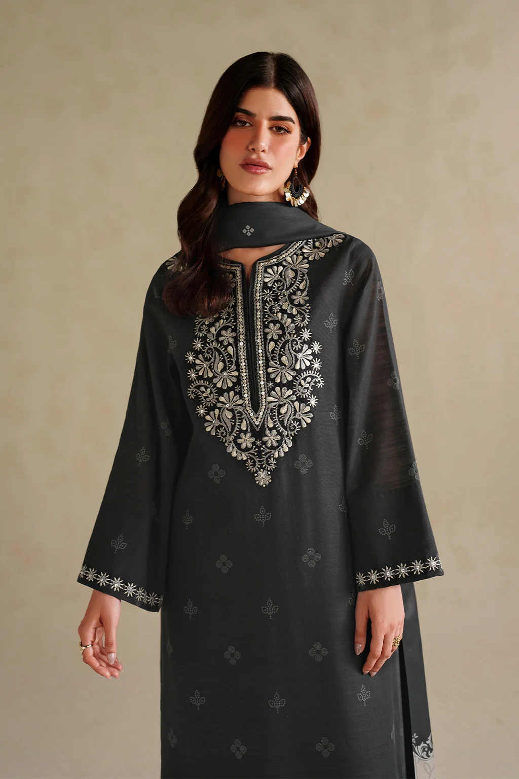 UE-591 Printed Khaddar - Image 3