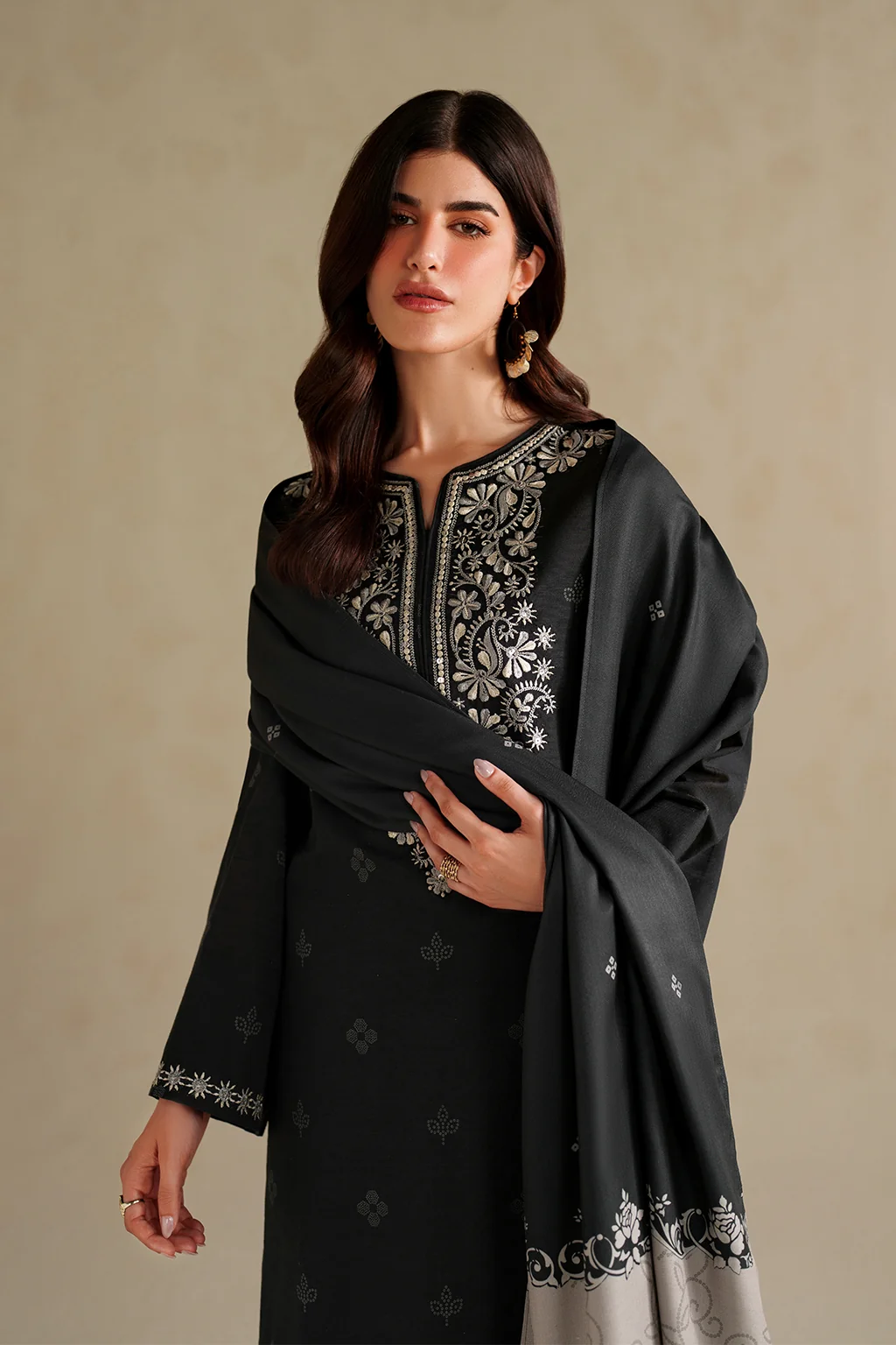 UE-591 Printed Khaddar - Image 6