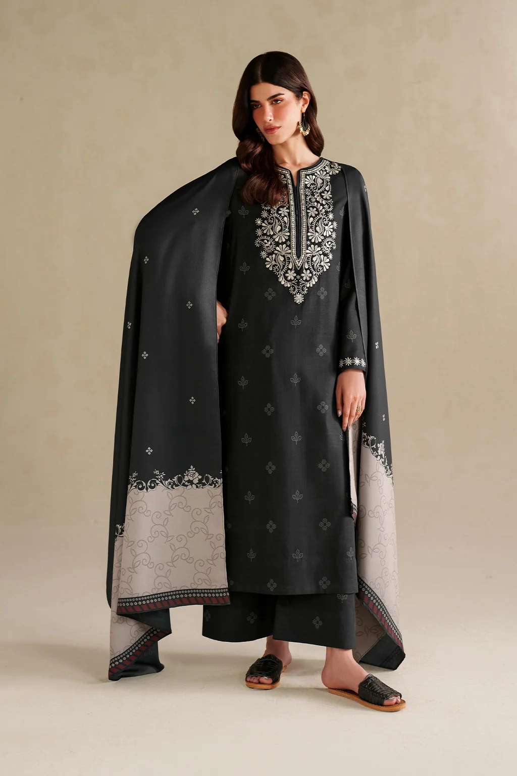 UE-591 Printed Khaddar - Image 7