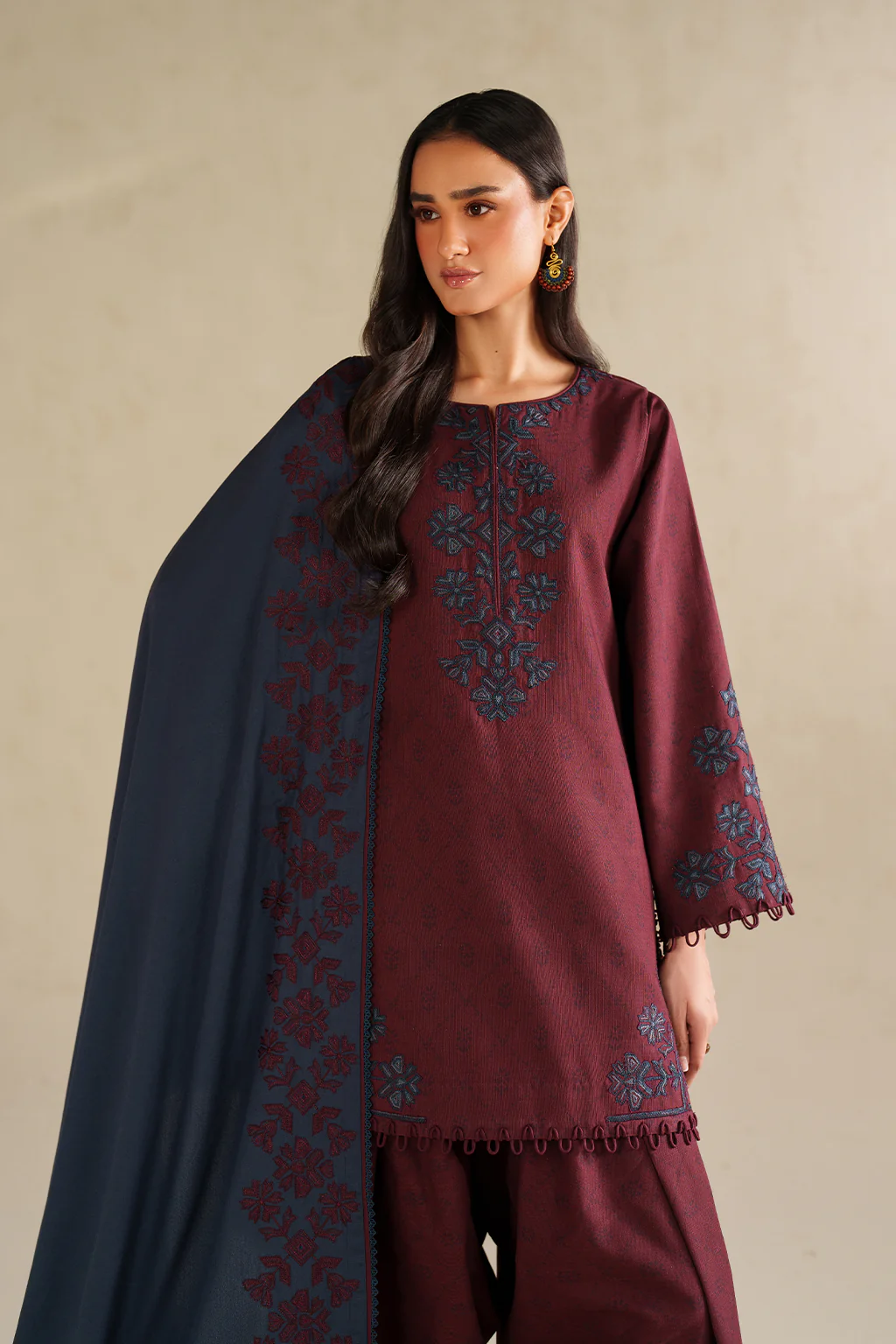 UE-592 Printed Khaddar - Image 5