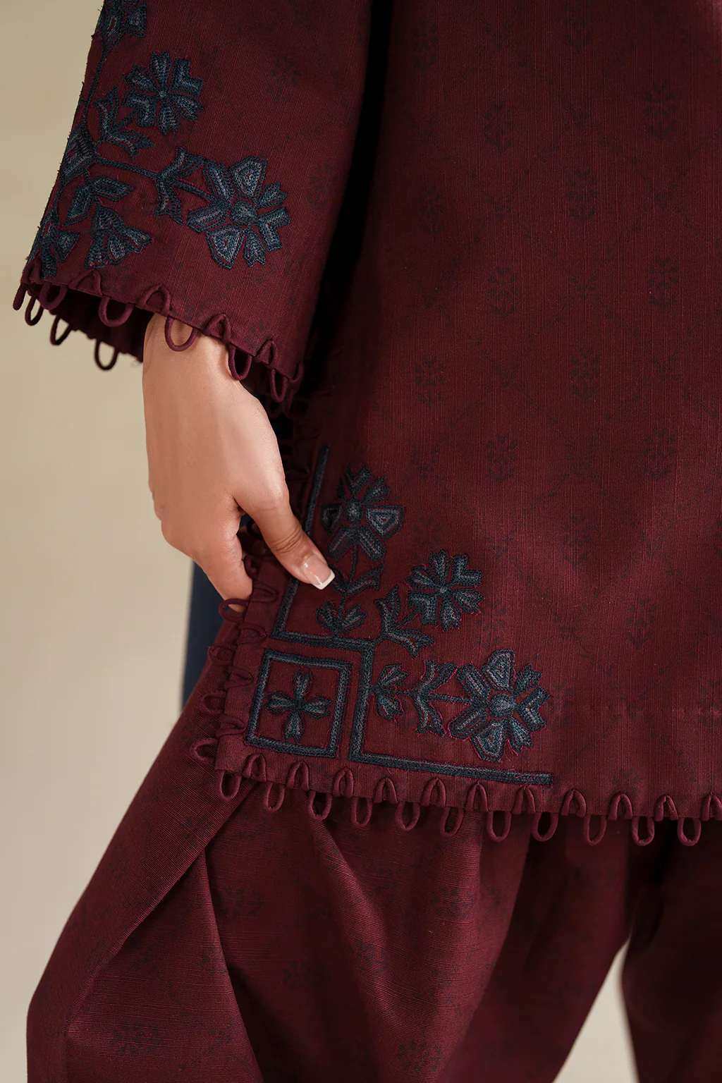UE-592 Printed Khaddar - Image 9