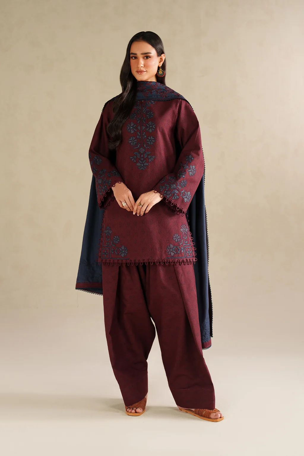 UE-592 Printed Khaddar - Image 10