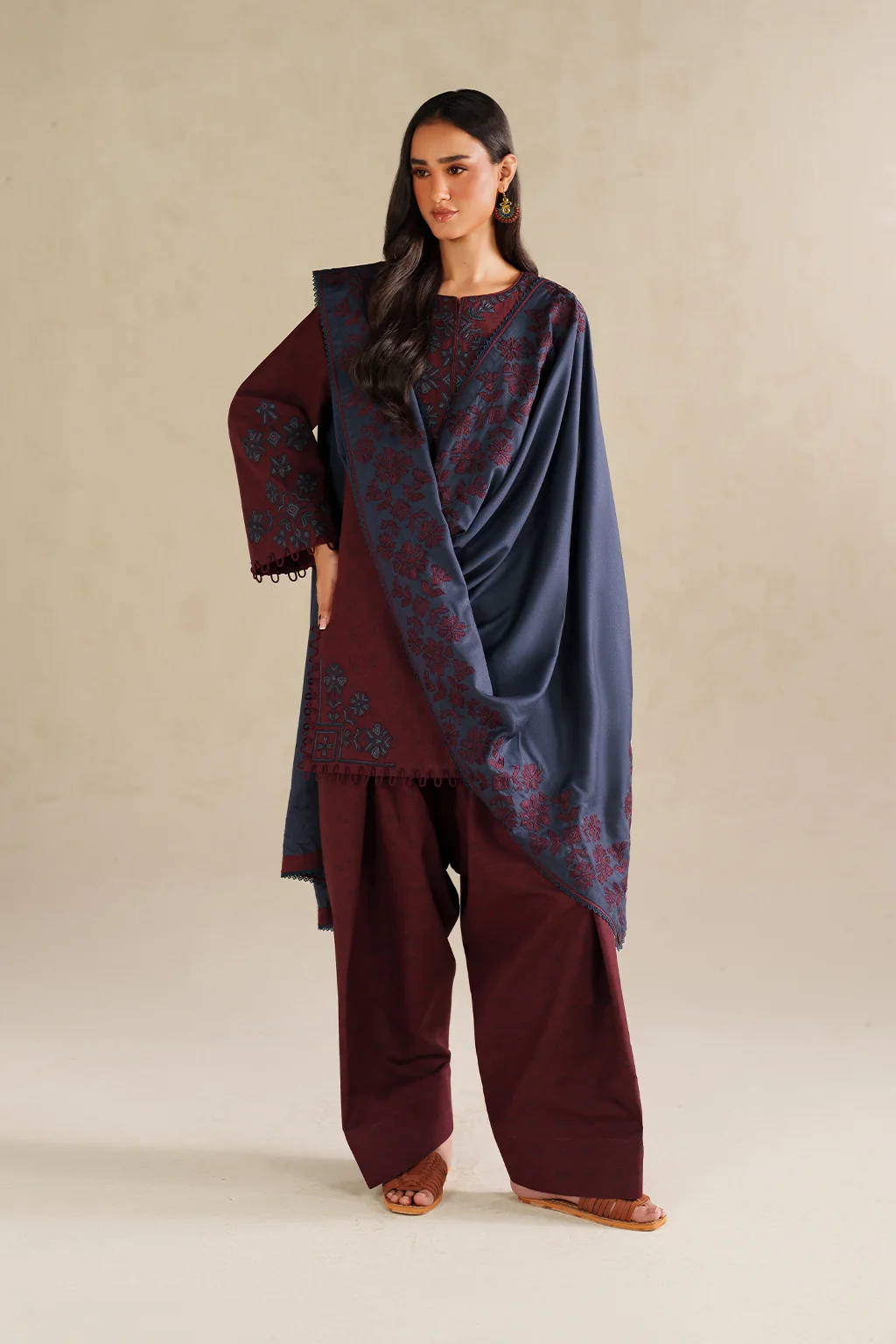 UE-592 Printed Khaddar - Image 6