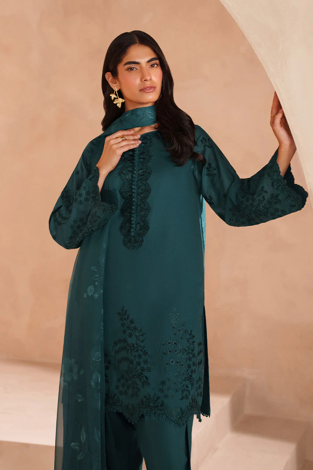 UE-594 Embroidered Lawn - Image 3