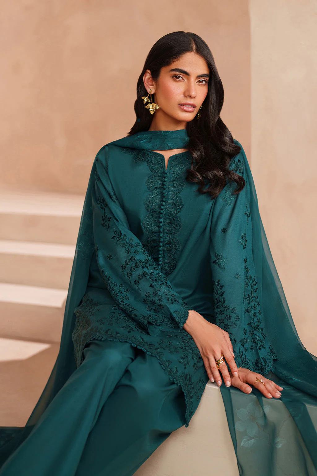 UE-594 Embroidered Lawn - Image 5