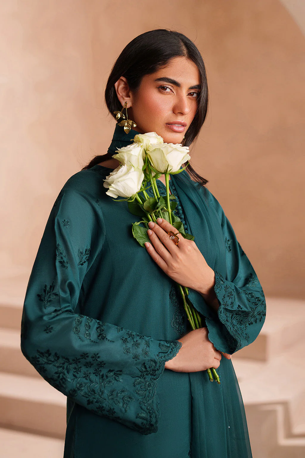 UE-594 Embroidered Lawn - Image 6