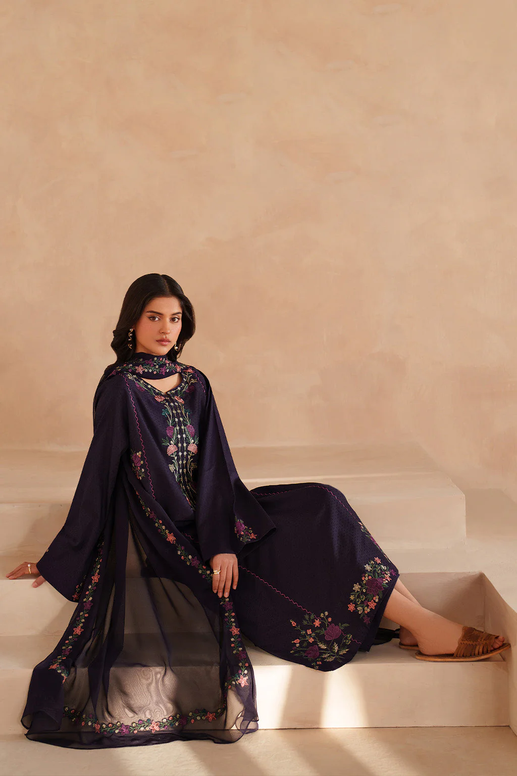 UE-599 Embroidered Lawn - Image 6