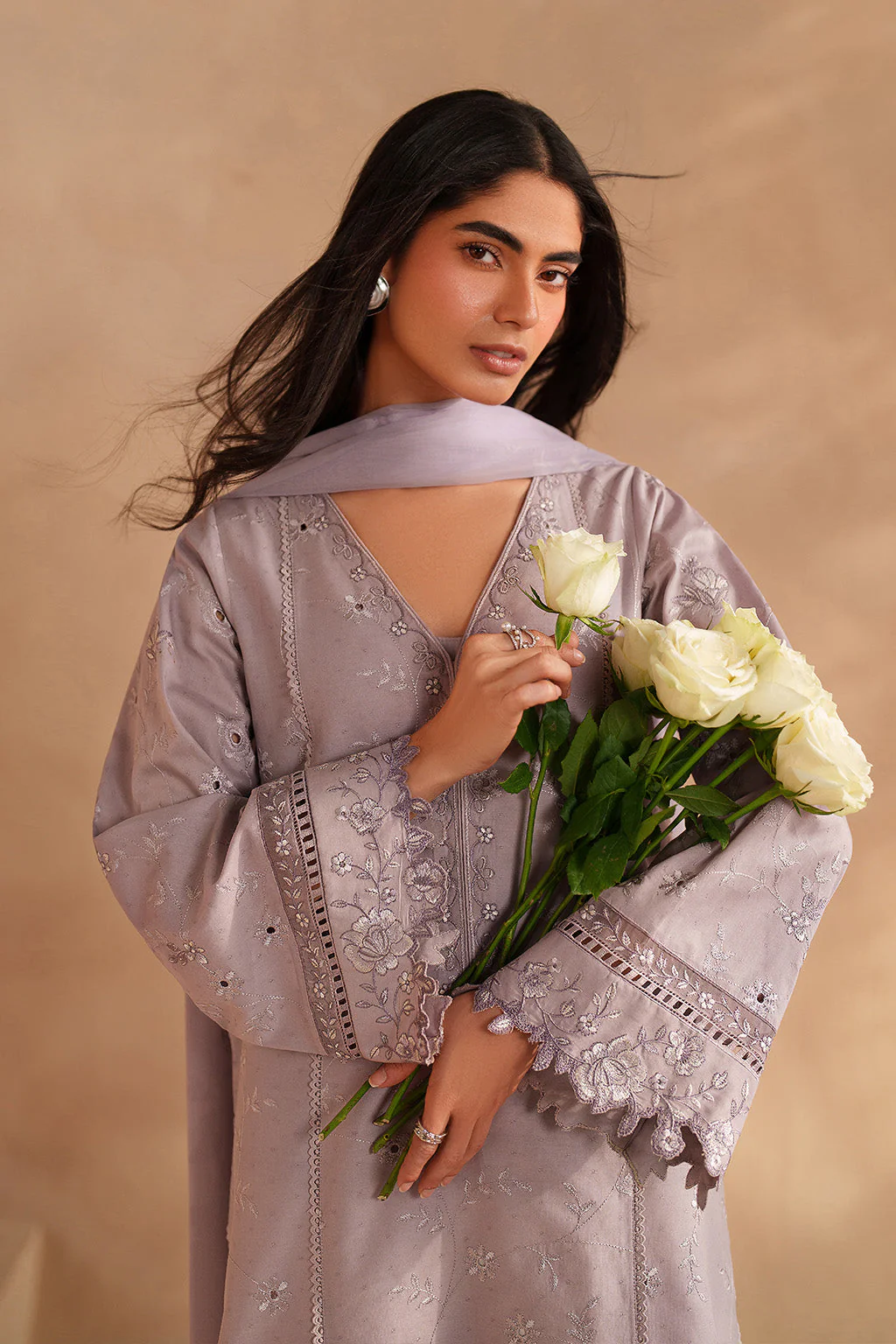 UE-601 Embroidered Lawn - Image 5