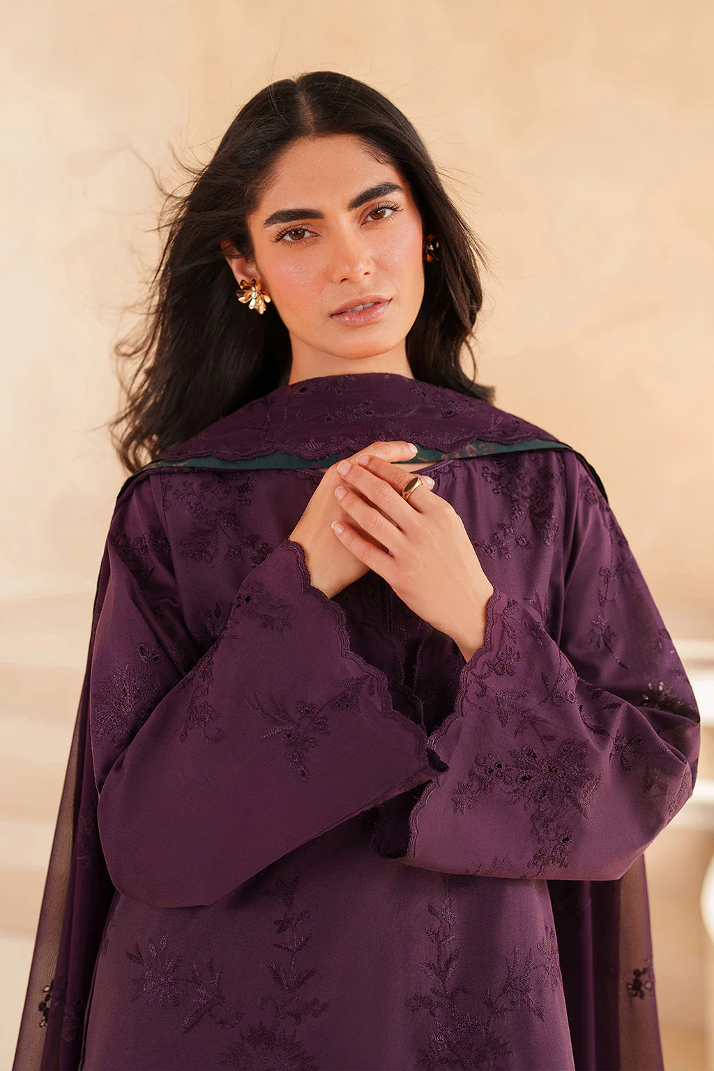 UE-602 Embroidered Lawn - Image 5