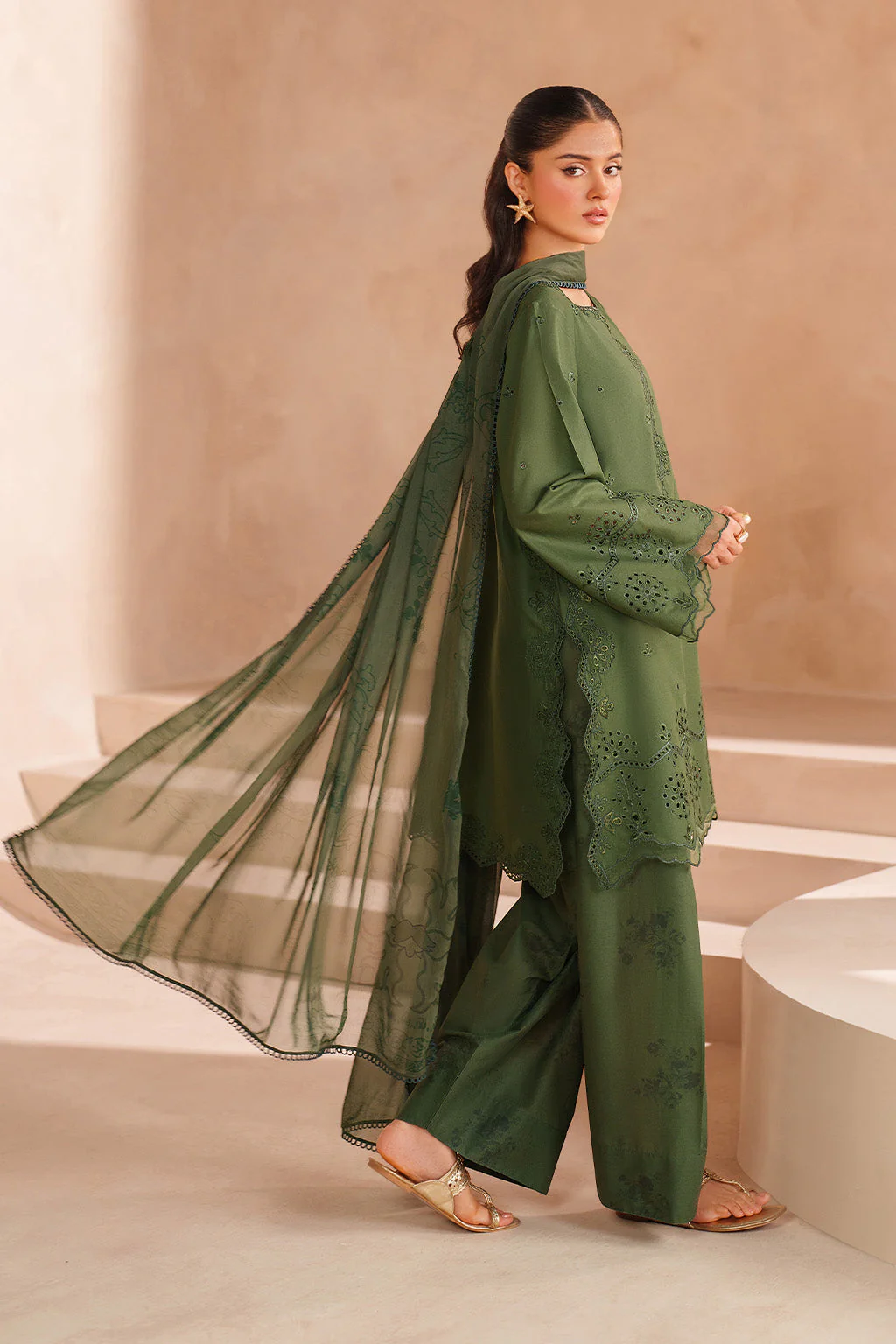 UE-603 Embroidered Lawn - Image 2