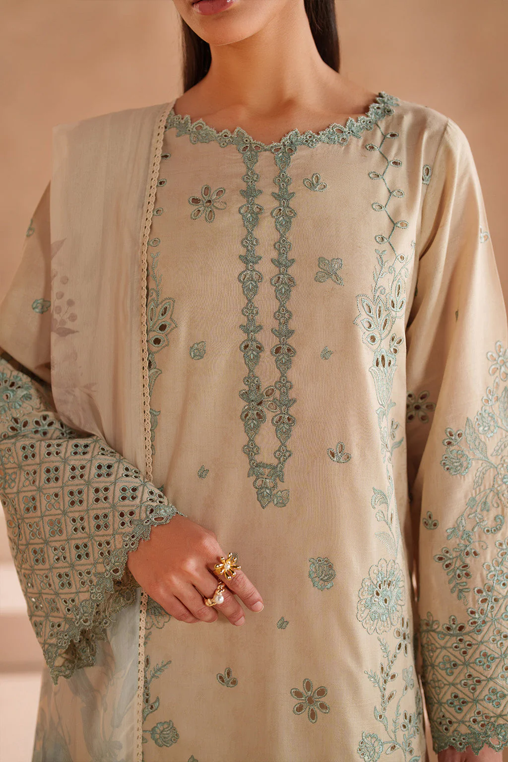 UE-605  Embroidered Lawn - Image 2