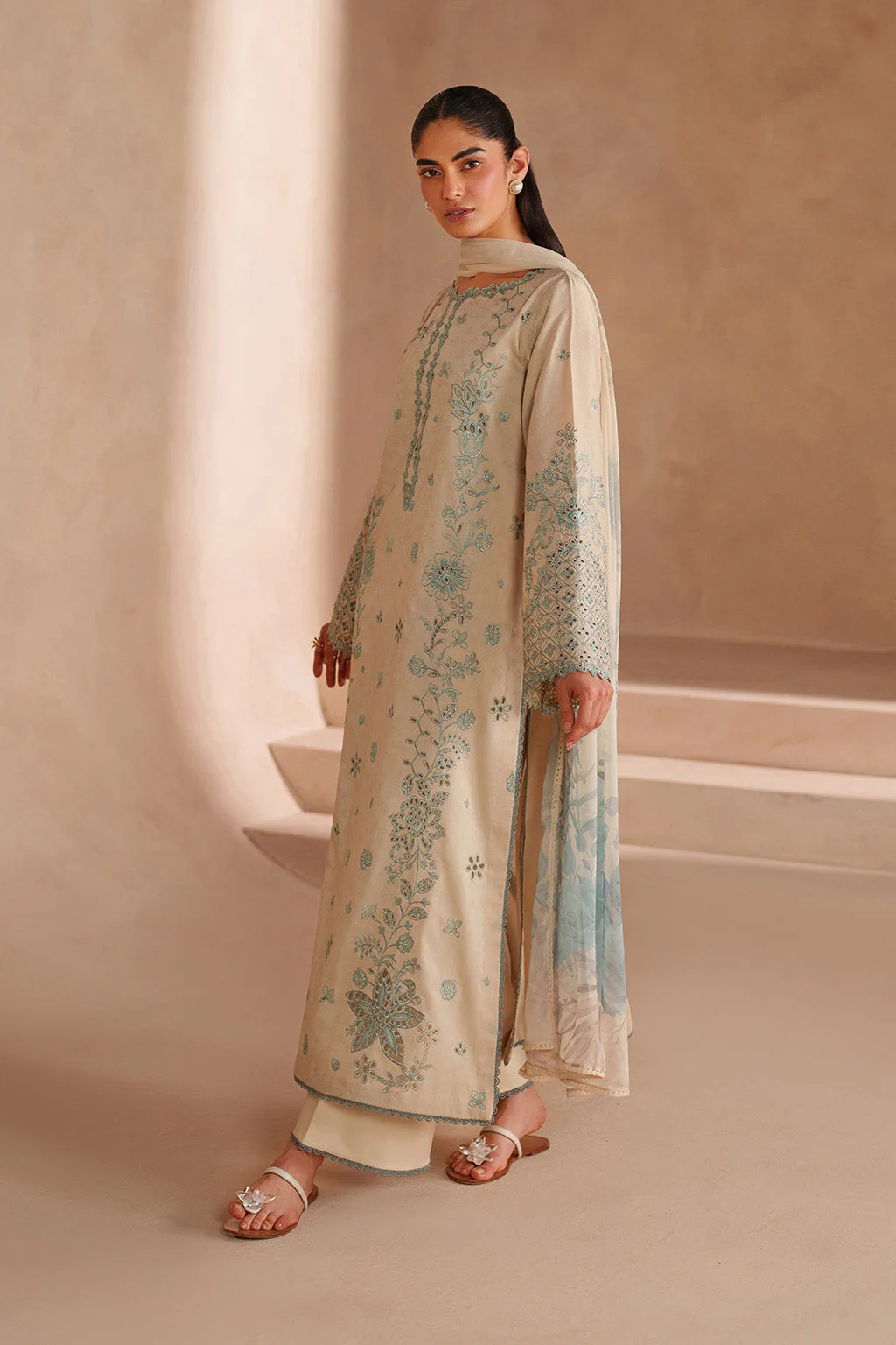 UE-605  Embroidered Lawn - Image 3