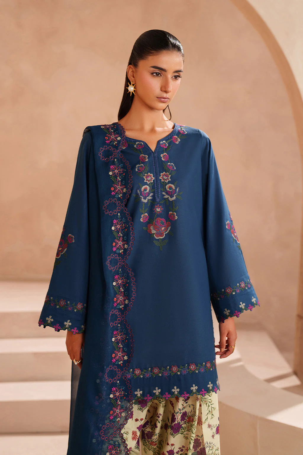 UE-607 Embroidered Lawn - Image 2