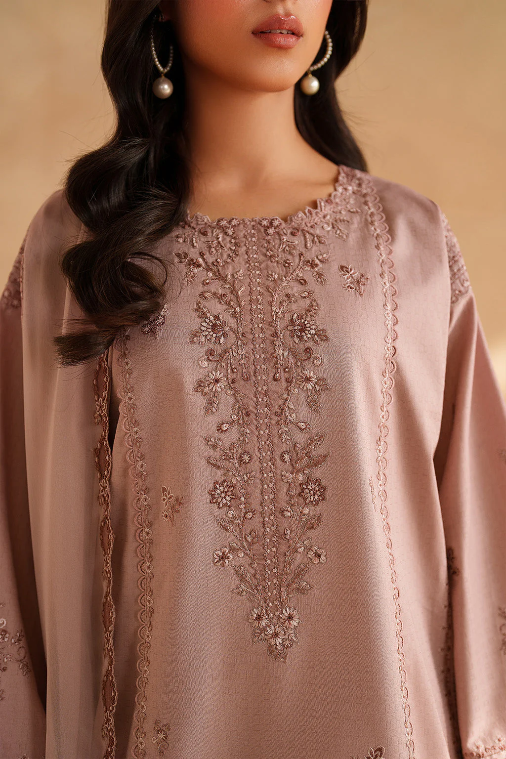 UE-608 Embroidered  Lawn - Image 5