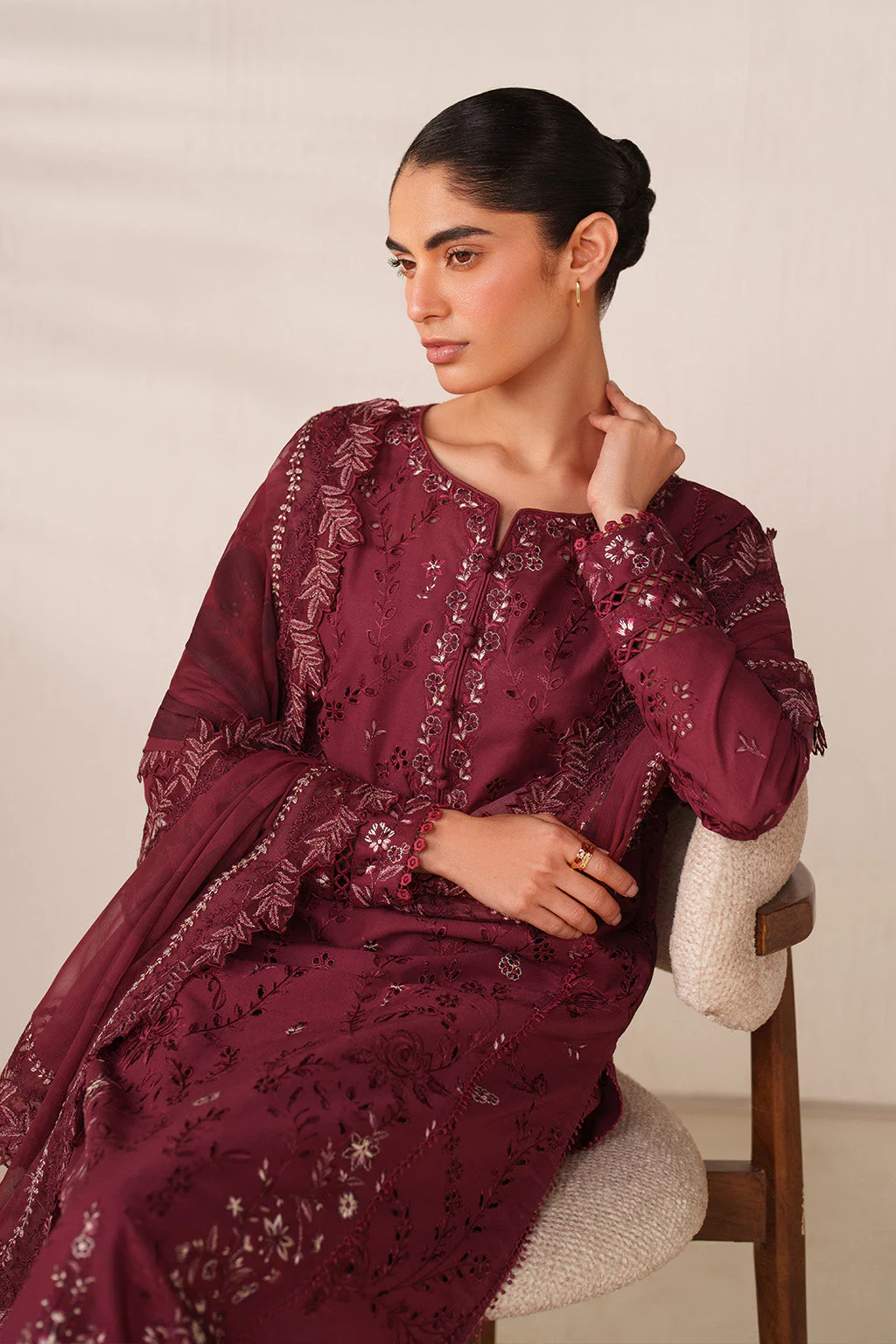 UE-609 Embroidered Lawn - Image 6