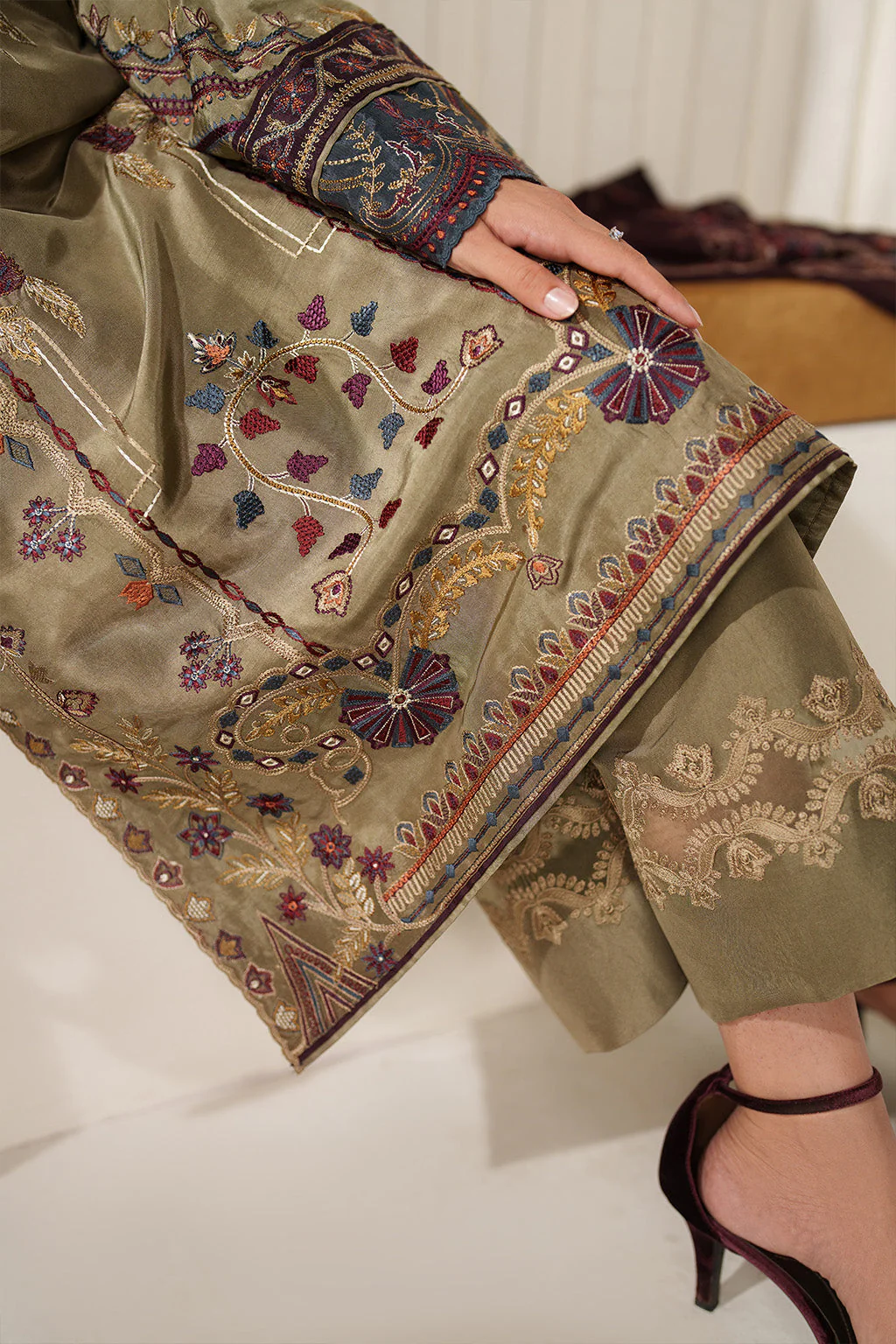 UE-614 Embroidered Ramen Silk - Image 10