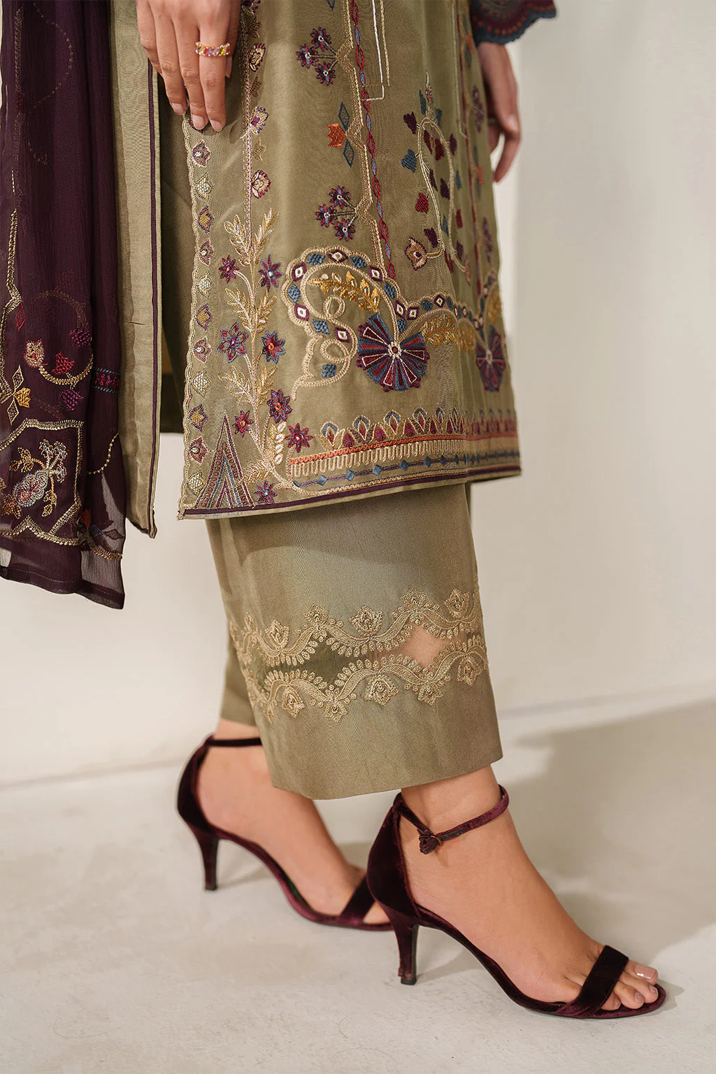 UE-614 Embroidered Ramen Silk - Image 7