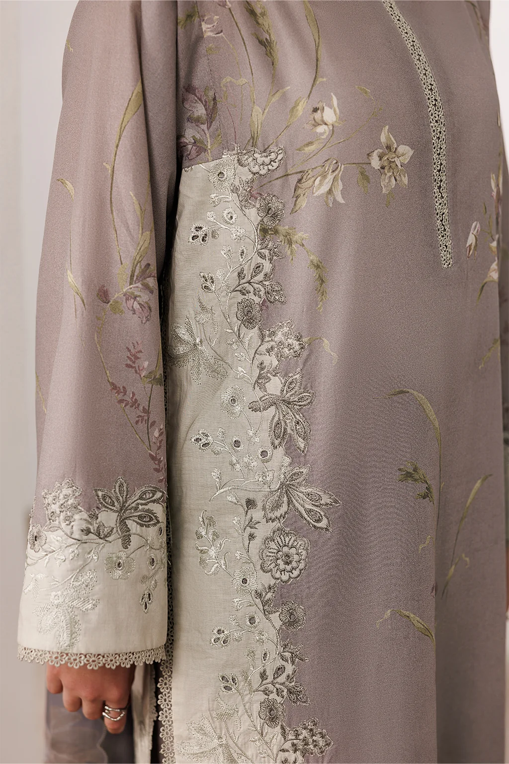 UE-638 Printed Lawn - Image 5