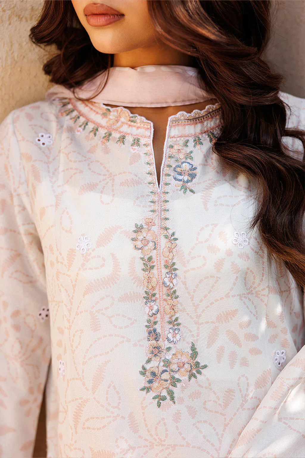 UE-670 Printed Lawn - Image 4