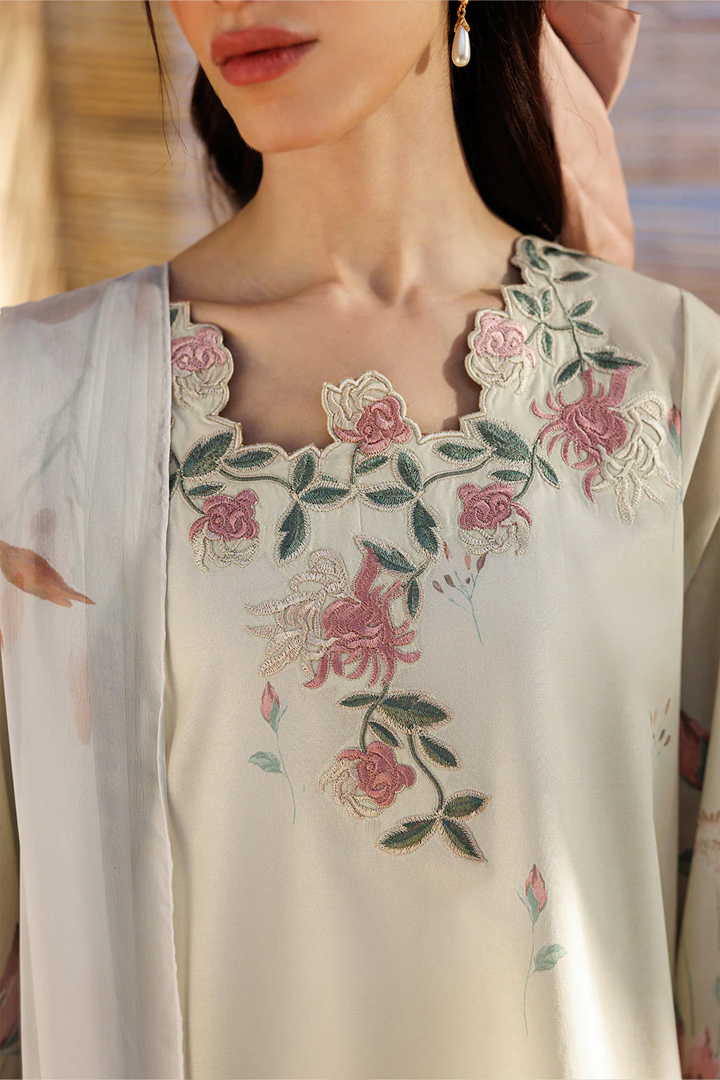 UE-672 Printed Lawn - Image 4