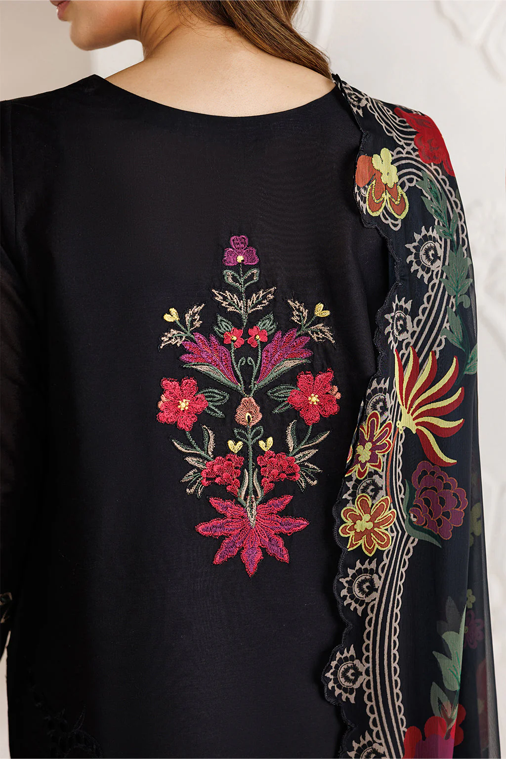 UE-681 Embroidered Lawn - Image 7