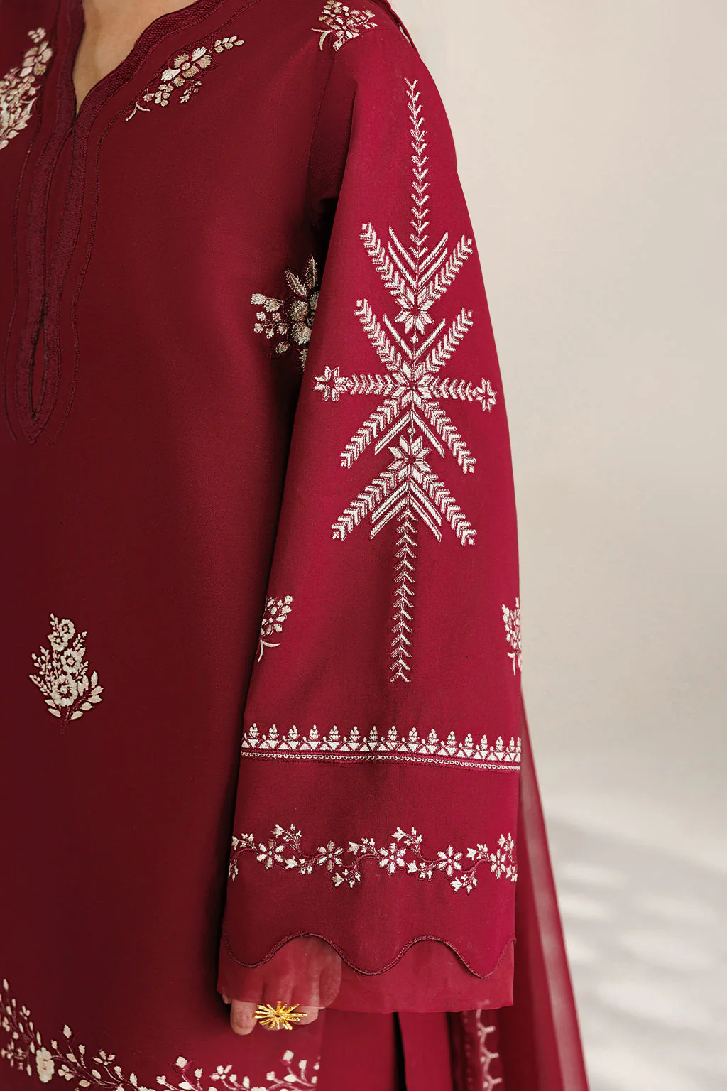 UE-682 Embroidered Lawn - Image 2