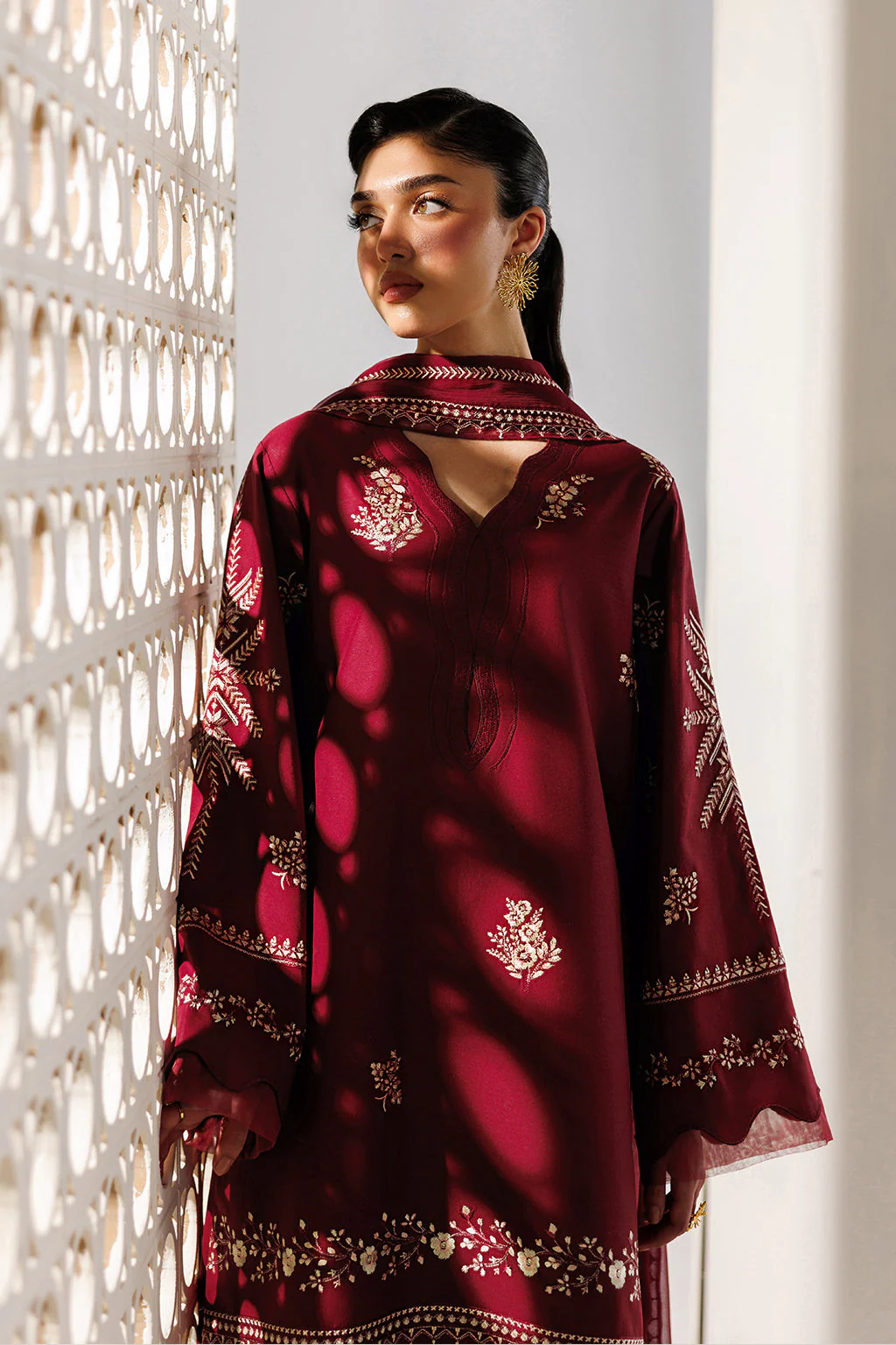 UE-682 Embroidered Lawn - Image 3