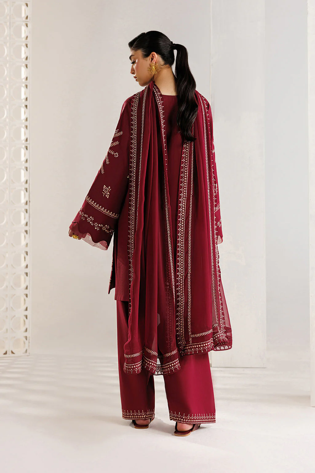 UE-682 Embroidered Lawn - Image 4