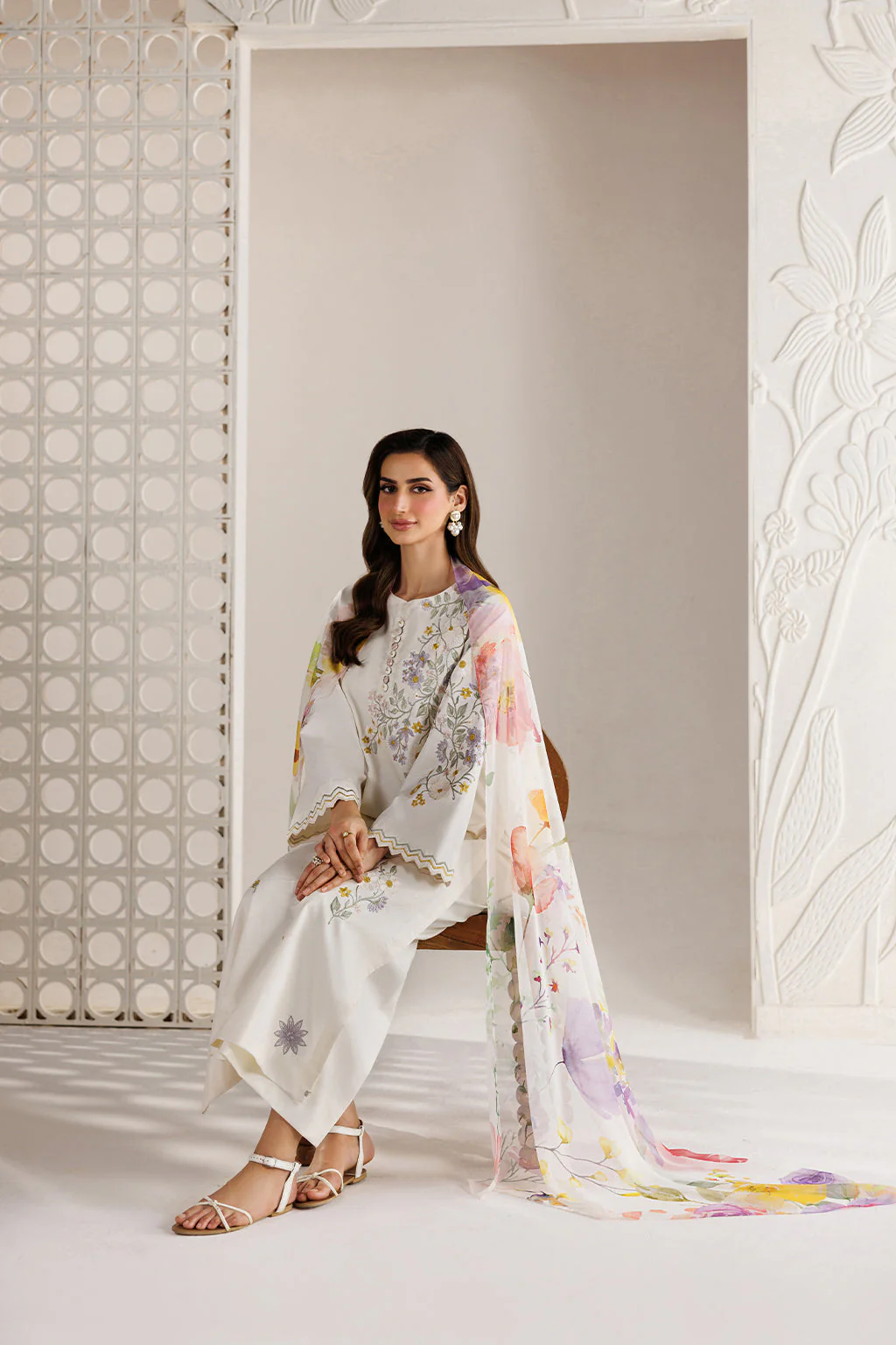 UE-683 Embroidered Lawn - Image 5