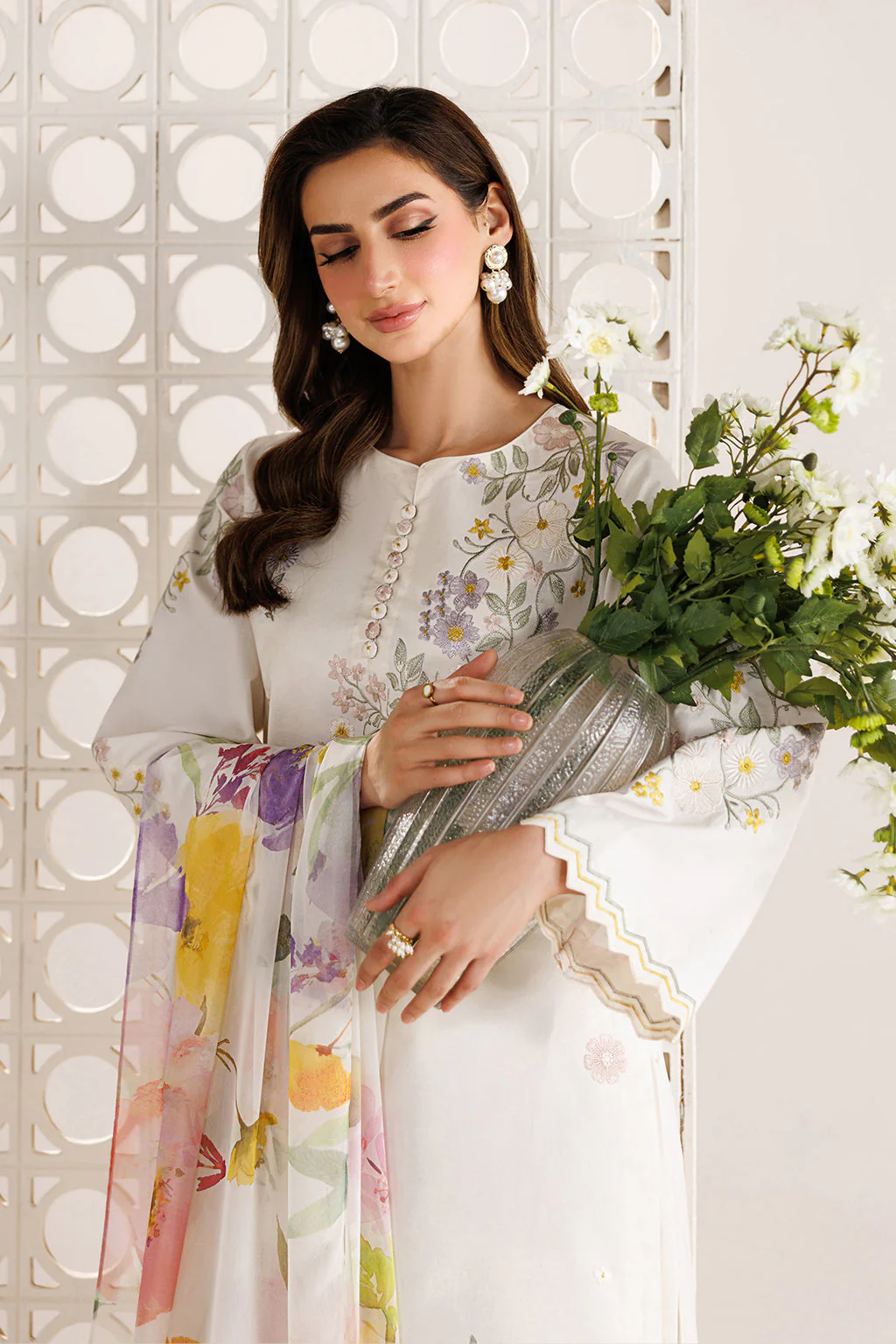 UE-683 Embroidered Lawn - Image 6