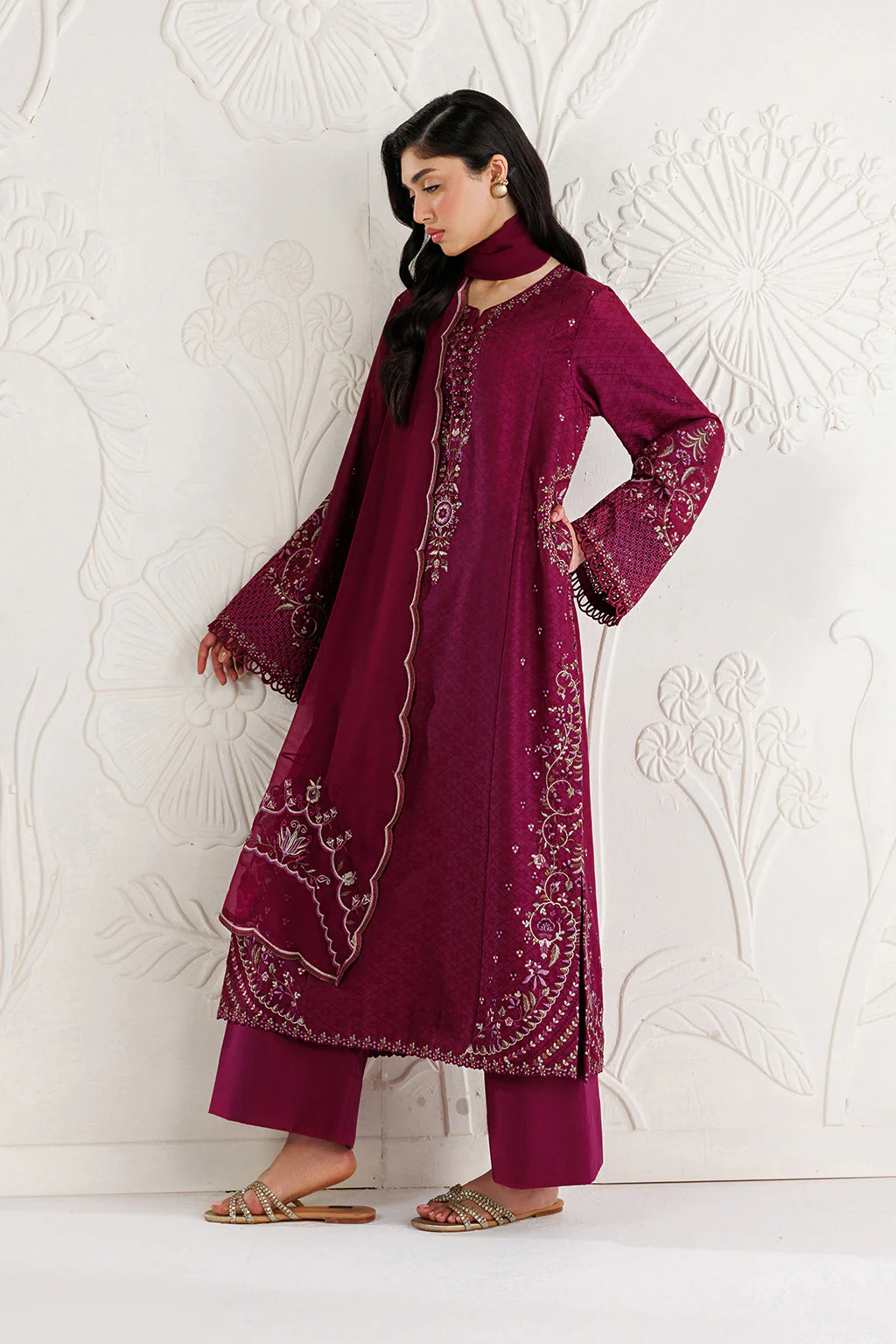 UE-684 Embroidered Lawn - Image 4